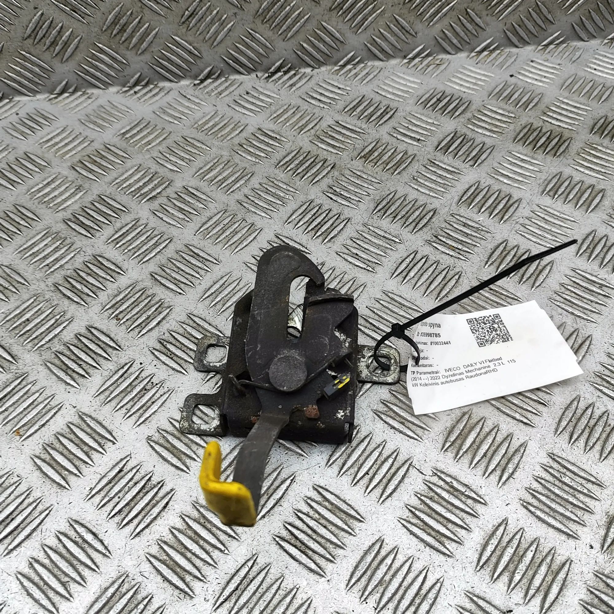 Iveco Daily bonnet lock Bonnet lock — IVECO DAILY (VI Flatbed) (2014-.....