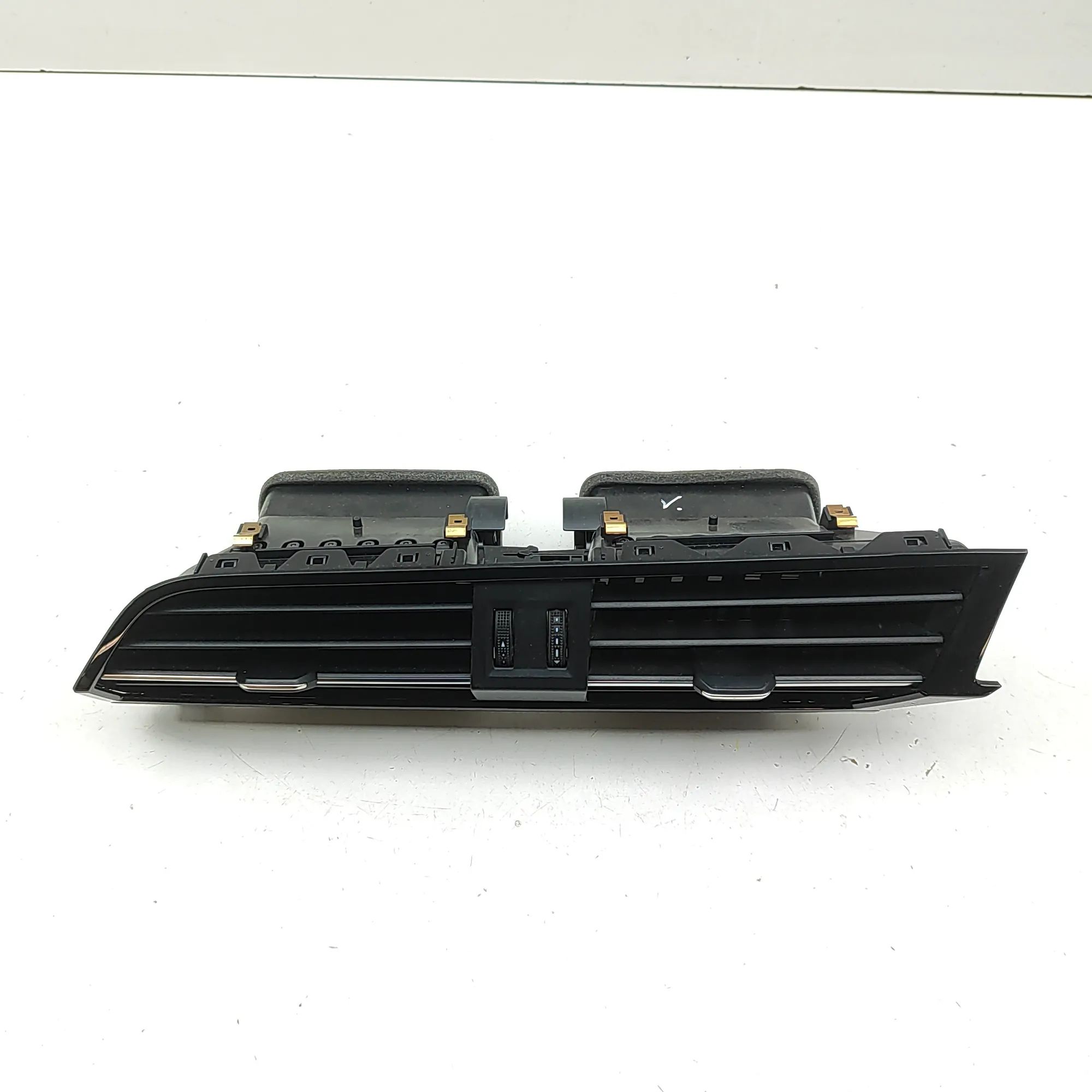 Audi Q3 (F3) Dashboard Air Vents Dashboard Air Vents — AUDI Q3 (F3) (2018-...) —...