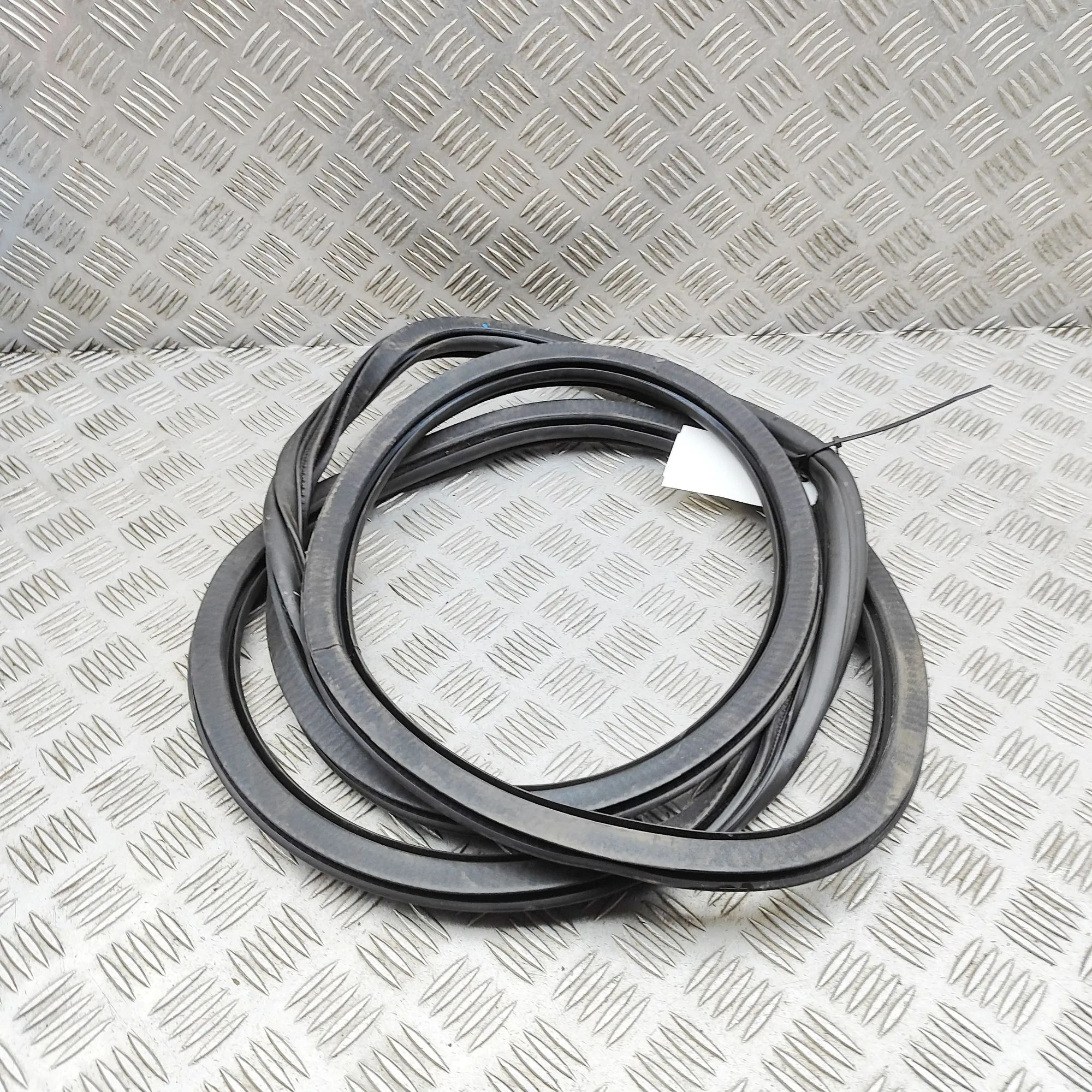 Audi Q3 (F3) Door rubber seal — front right Door rubber seal — front right — AUDI Q3 (Sport...