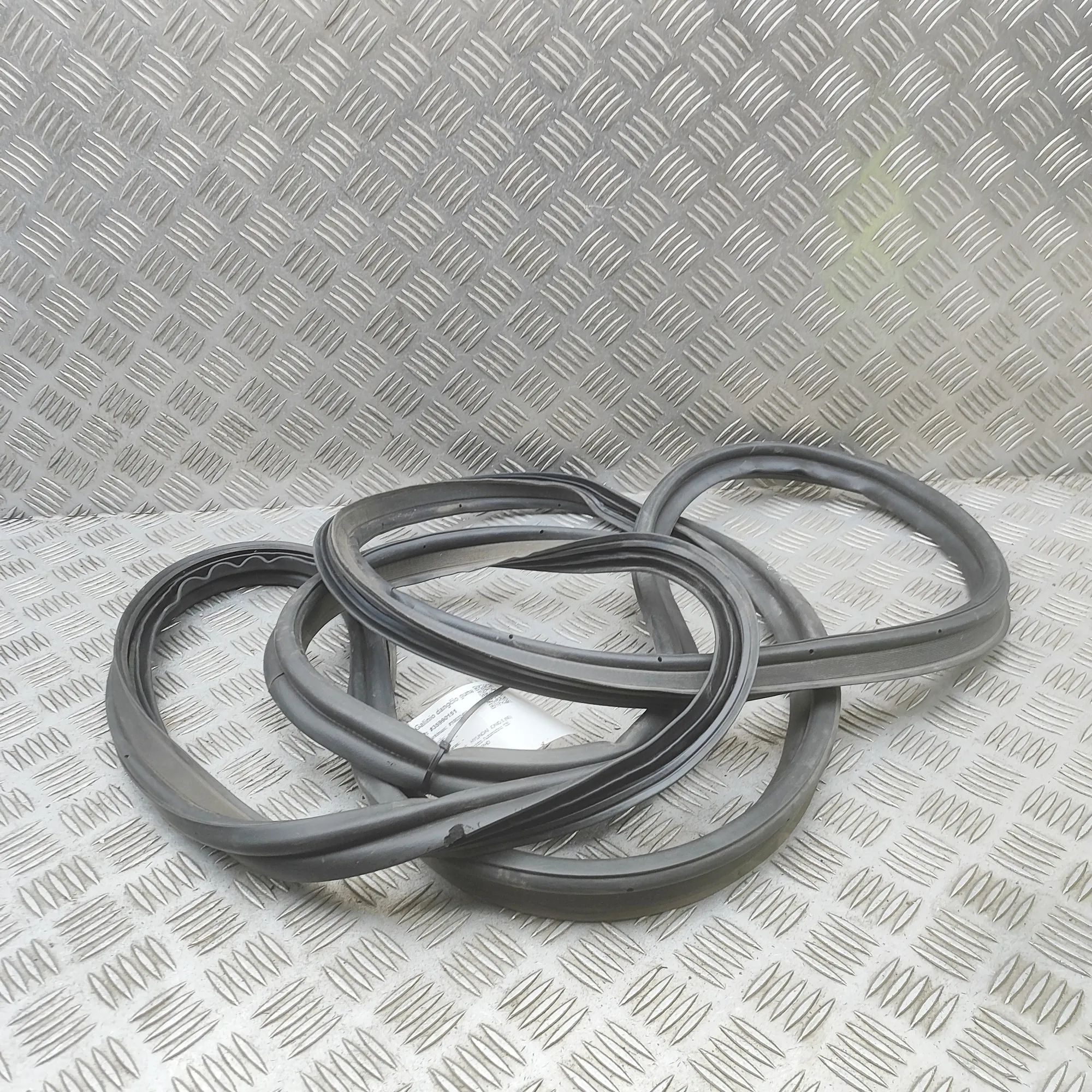 Hyundai Ioniq Tailgate rubber seal Tailgate rubber seal — HYUNDAI IONIQ (5 NE) (20...