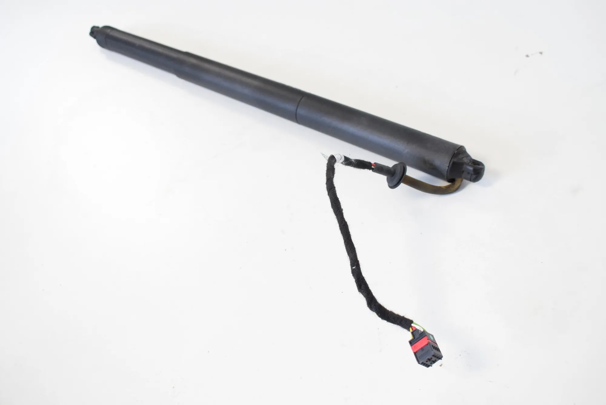 Porsche Macan Left Side Tailgate Gas Strut Left Side Tailgate Gas Strut — PORSCHE MACAN (9...