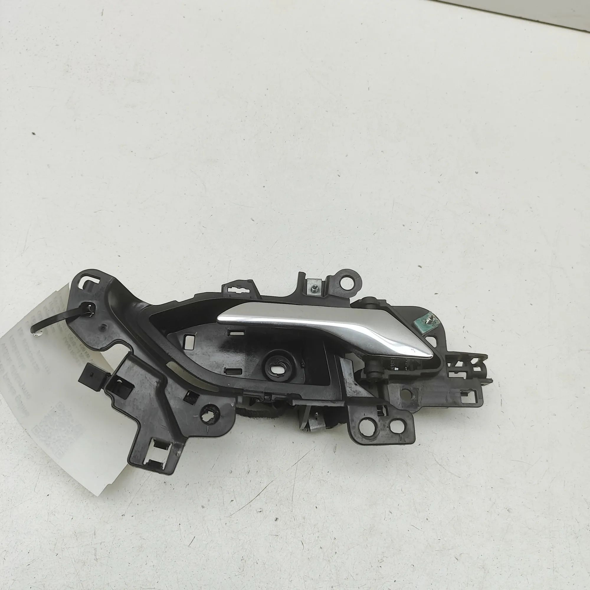 Land Rover Range Rover Evoque Interior opening handle — rear left Interior opening handle — rear left — LAND ROVE...