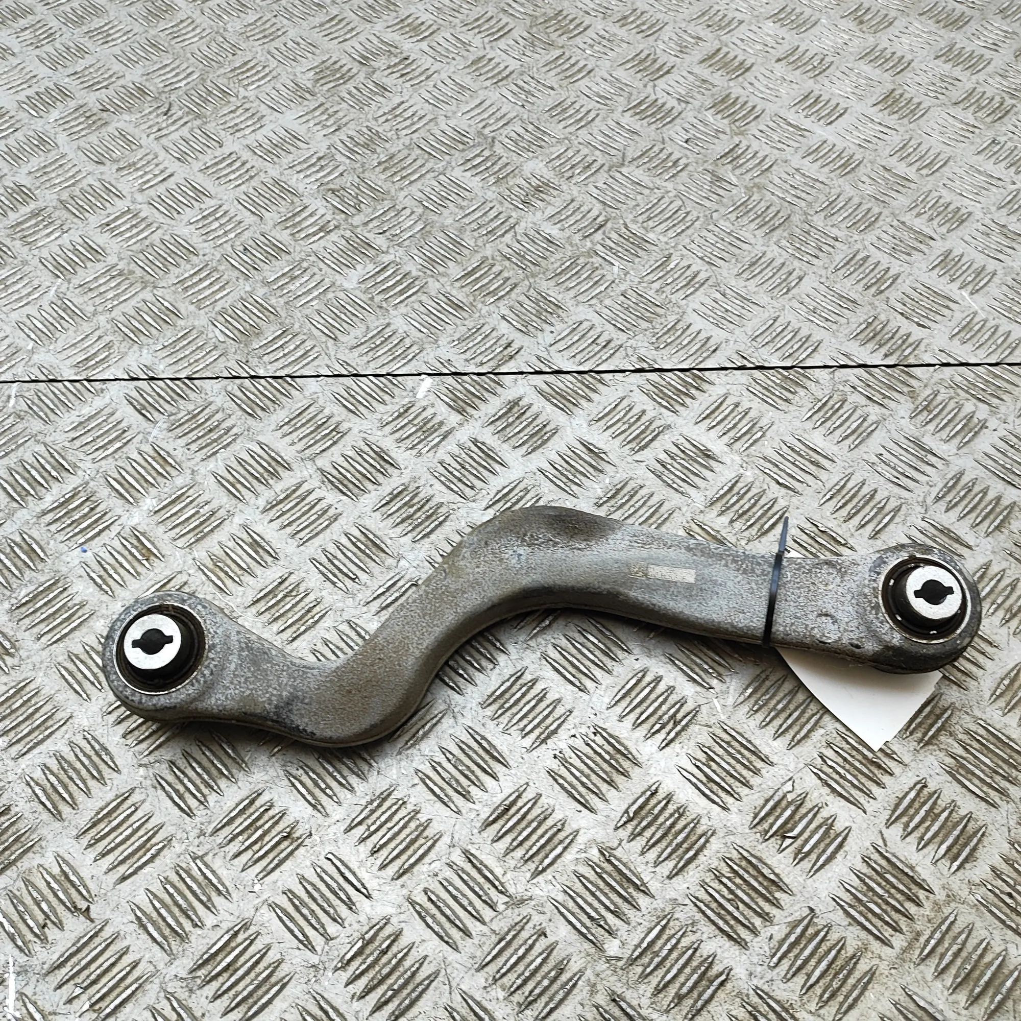 Land Rover Range Rover Evoque Control arm — rear right Control arm — rear right — LAND ROVER RANGE ROV...
