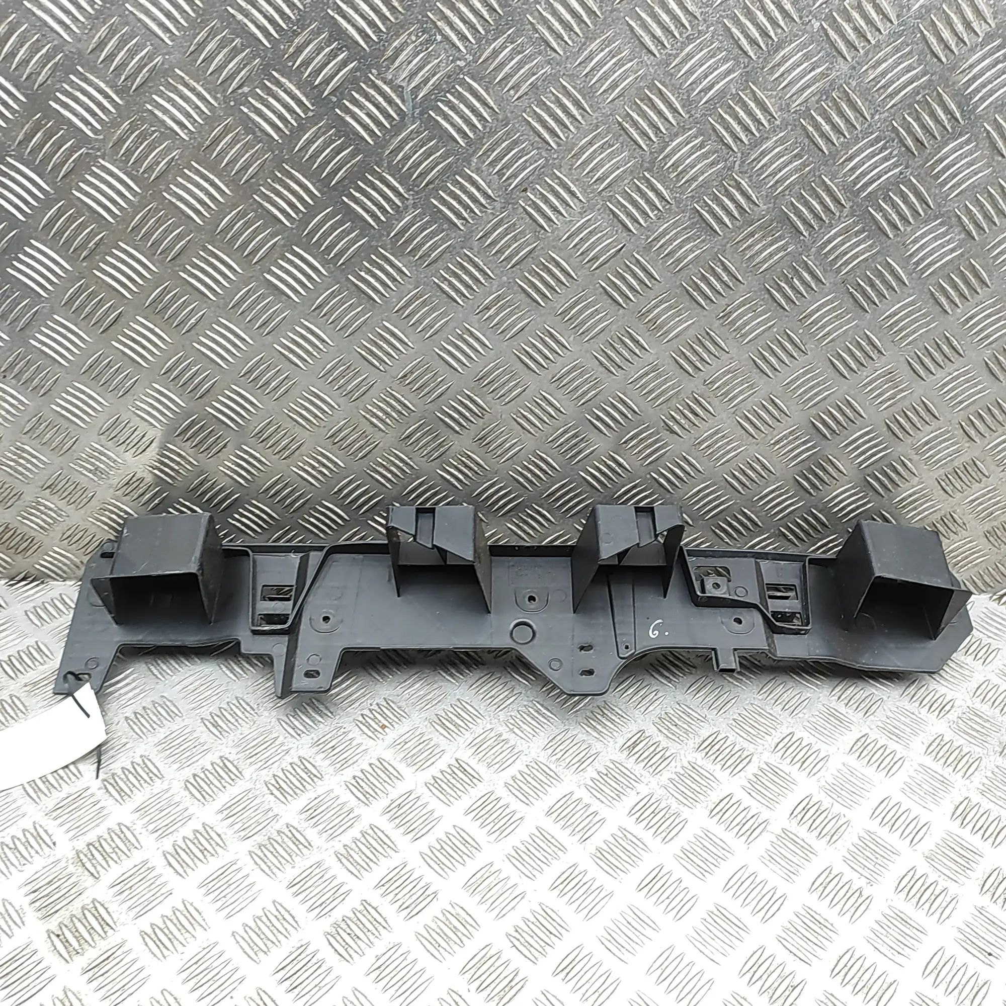 Peugeot 208 Rear Bumper Middle Bracket Rear Bumper Middle Bracket — PEUGEOT 208 (II UB...