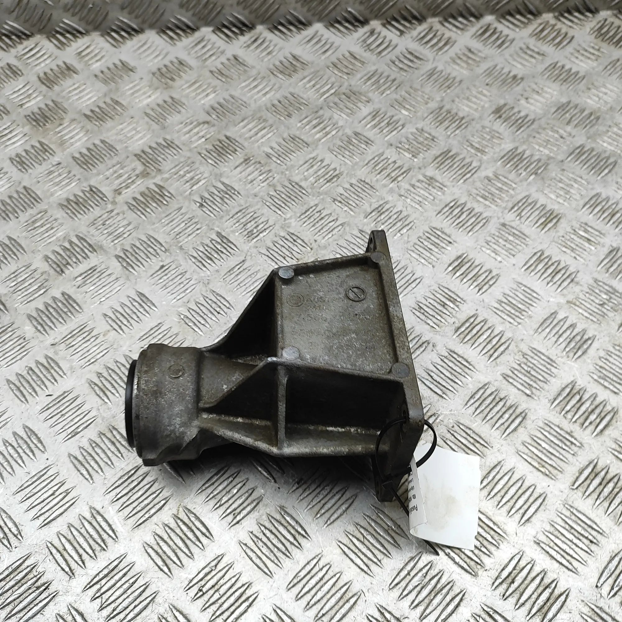 BMW X5 (F15) Driveshaft bracket Driveshaft bracket — BMW X5 (F15, F85) (2012-20...