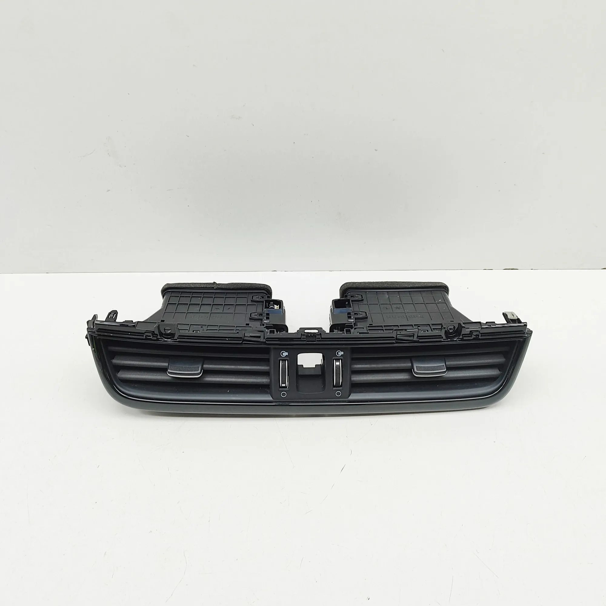 Kia Optima (JF) Dashboard Air Vents