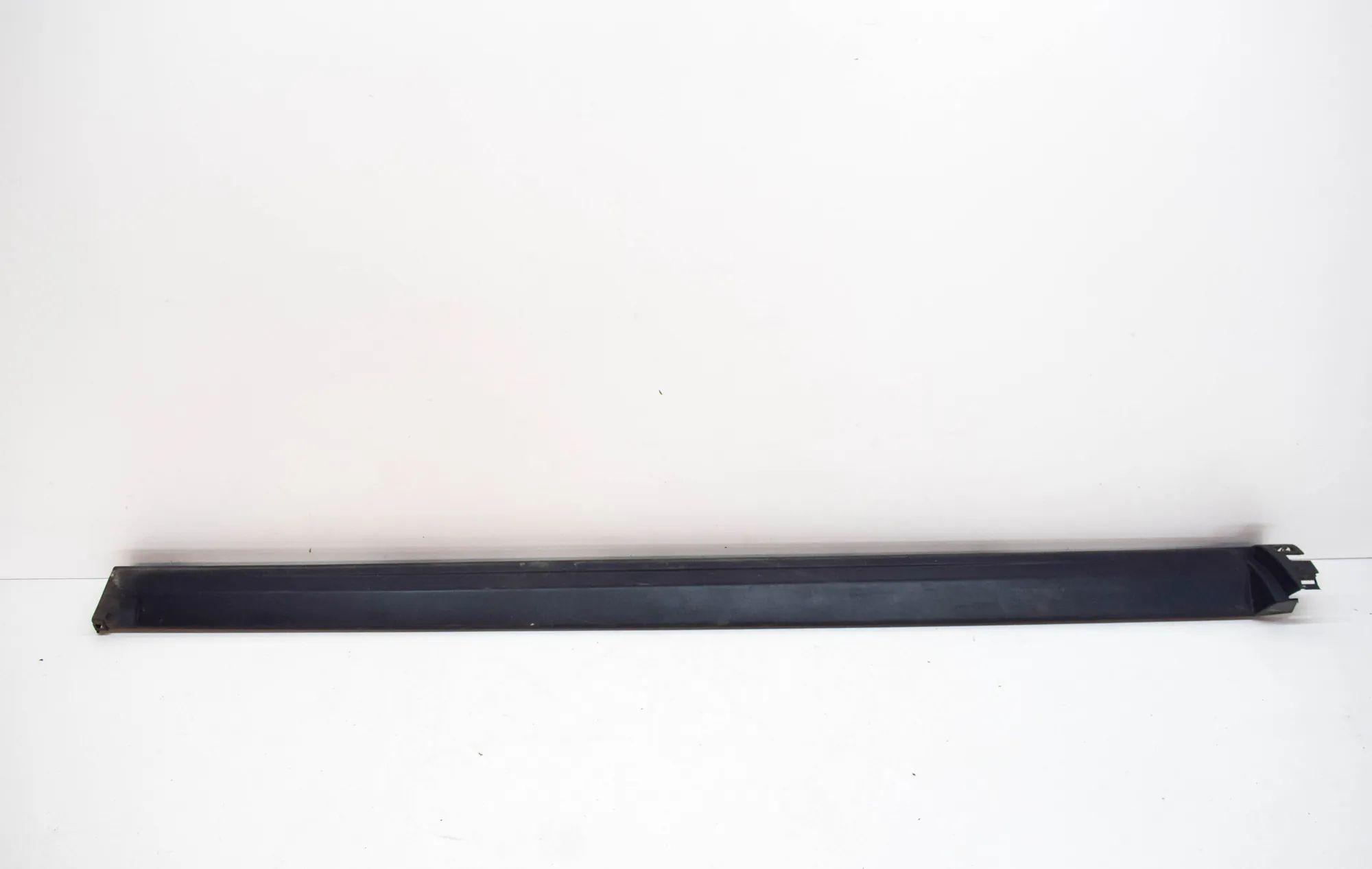 Land Rover Discovery Sport Left Side Plastic Sideskirt Cover Left Side Plastic Sideskirt Cover — LAND ROVER ...