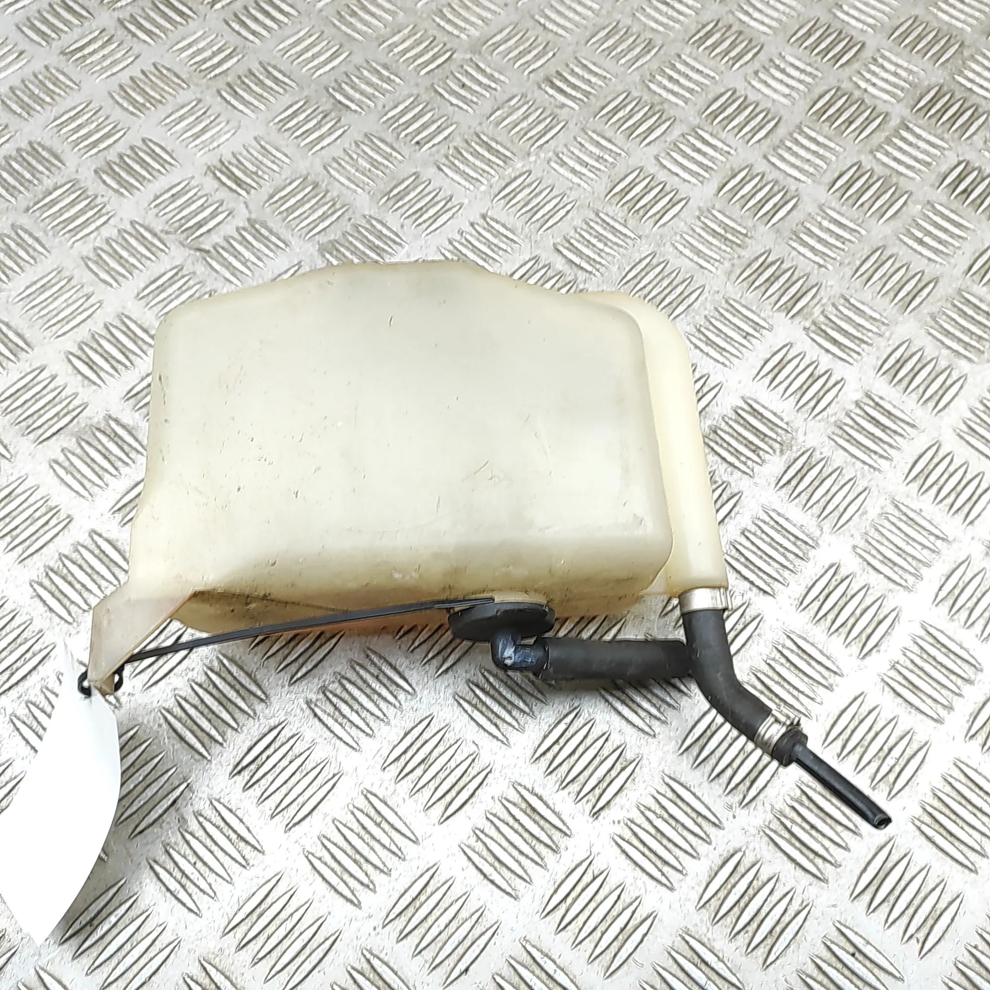 Jaguar XK Expansion Tank Expansion tank — JAGUAR XK (8 Coupe X100) (1996...
