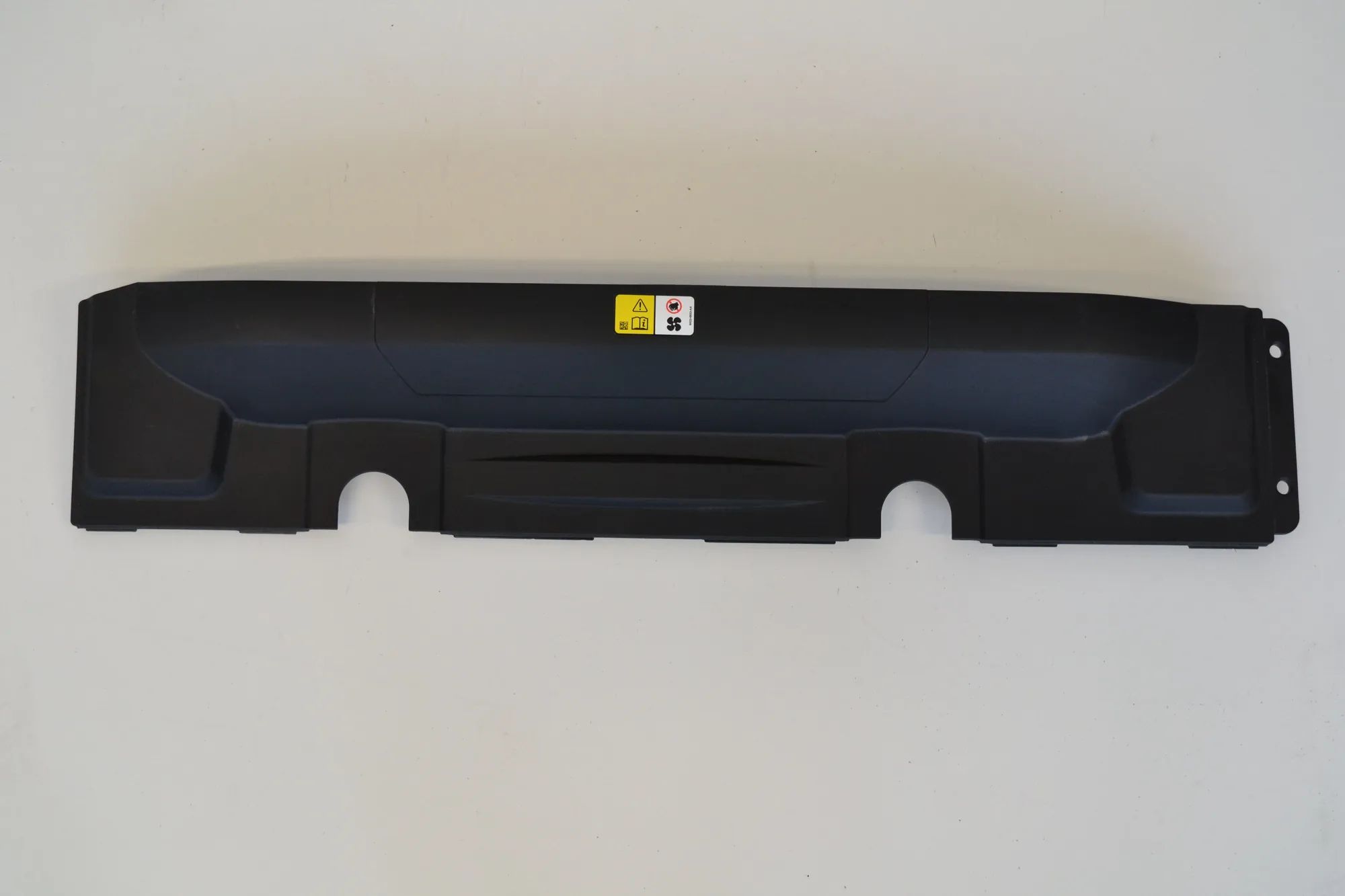 Land Rover Range Rover Sport (L494) Slam Panel Frame Plastic Trim Slam Panel Frame Plastic Trim — LAND ROVER RANG...