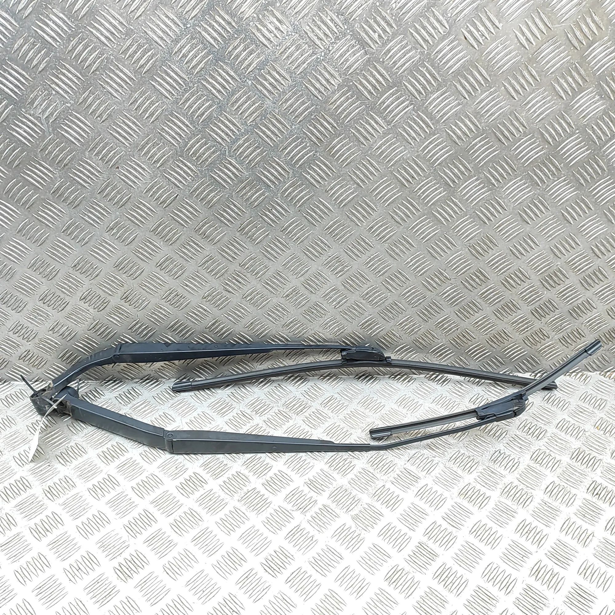 Nissan Leaf Front Wiper Arms Front Wiper Arms — NISSAN LEAF (ZE1) (2017-...)...