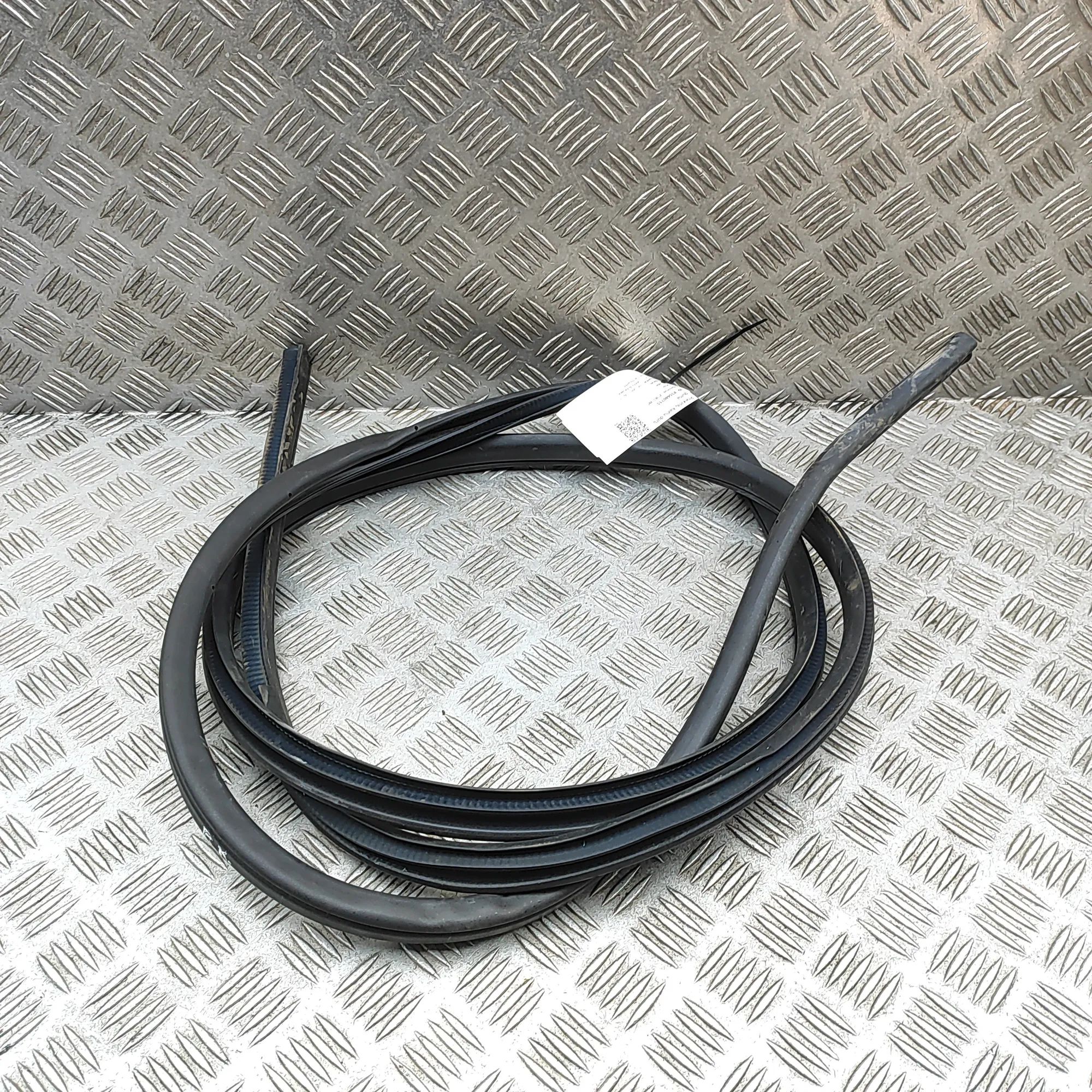 Nissan Leaf Door rubber seal — front left Door rubber seal — front left — NISSAN LEAF (ZE...