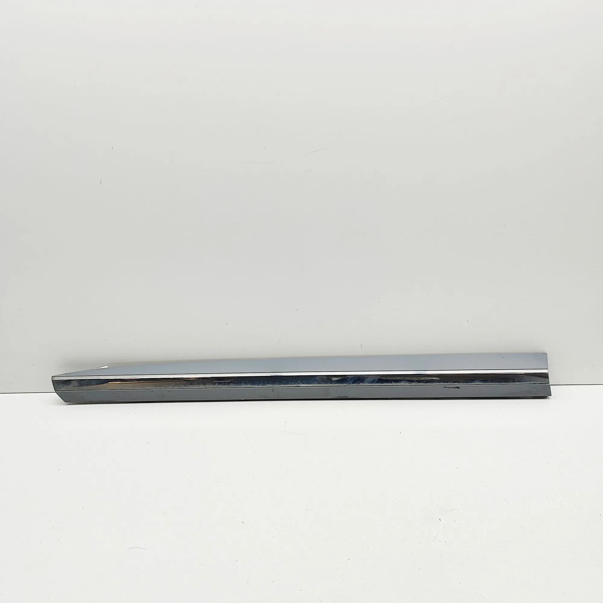 Volkswagen Arteon Front Left Door Lower Molding Front Left Door Lower Molding — VW ARTEON (3H7)...