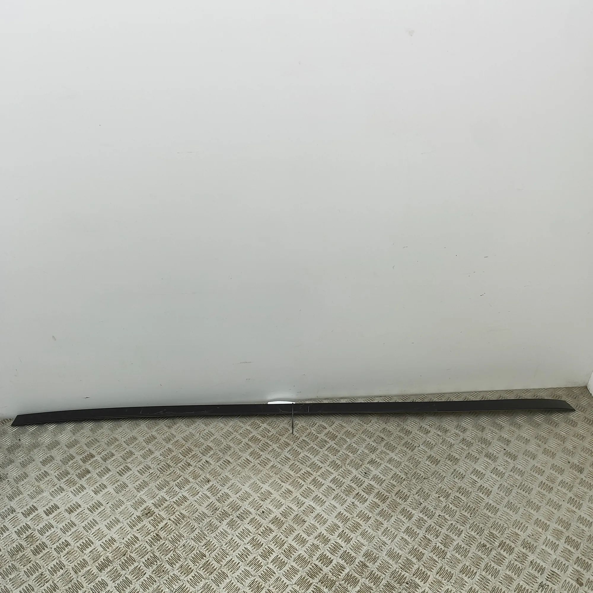Land Rover Range Rover Sport (L494) Left Side Roof Strip Trim Left Side Roof Strip Trim — LAND ROVER RANGE RO...