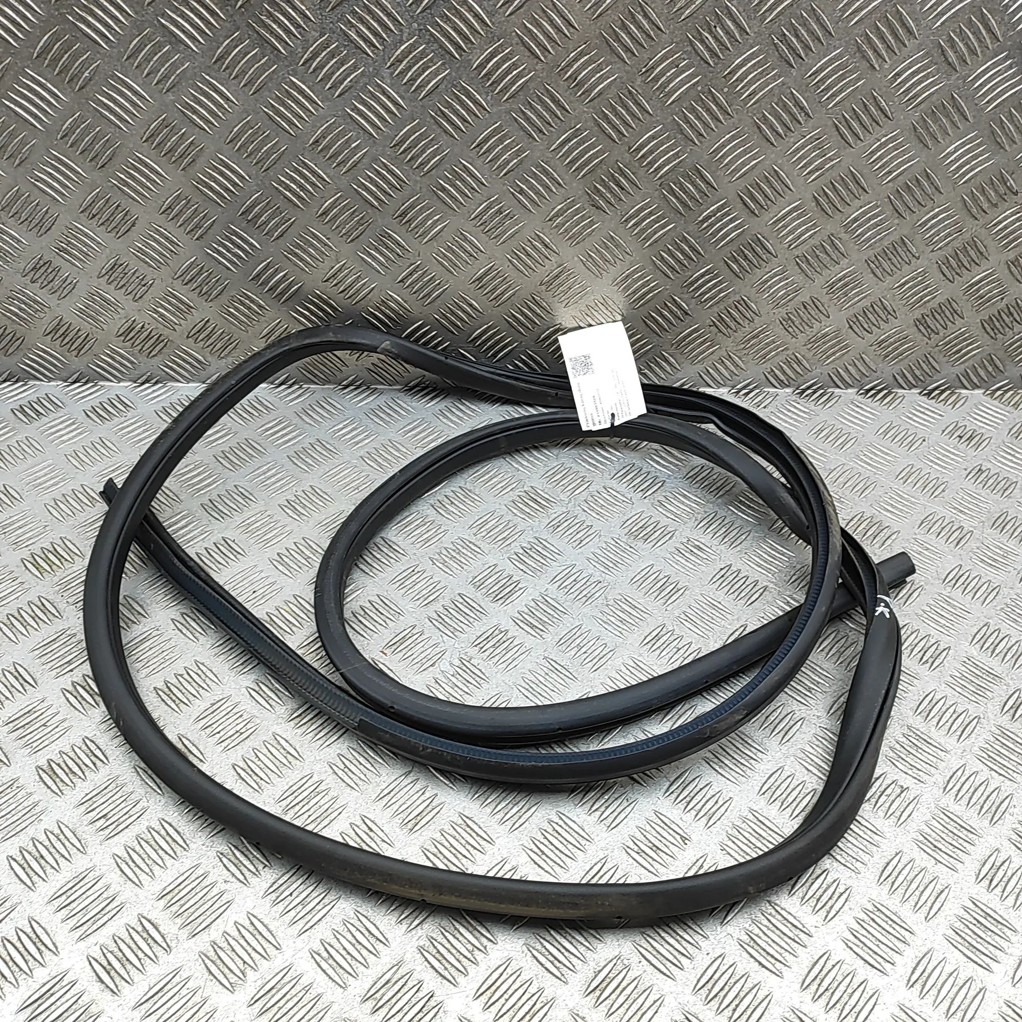 Nissan Leaf Door rubber seal — front left Door rubber seal — front left — NISSAN LEAF (ZE...