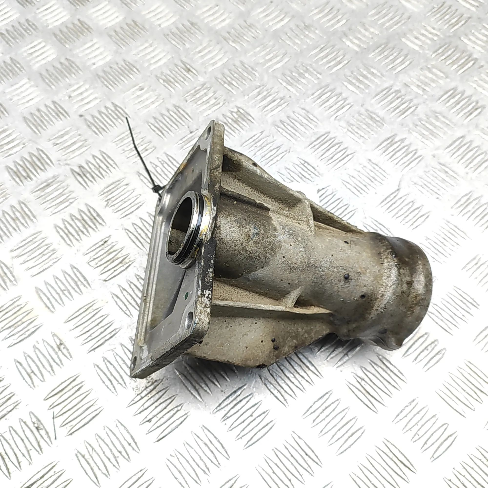 BMW X5 (F15) Driveshaft bracket Driveshaft bracket — BMW X5 (F15, F85) (2012-20...