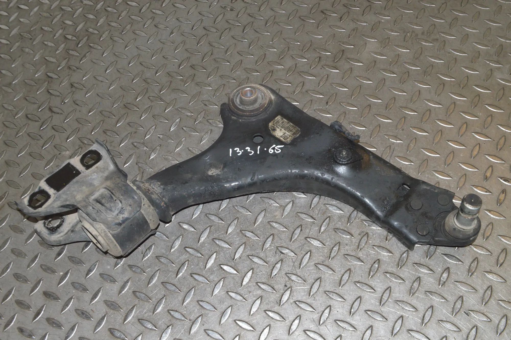 Land Rover Range Rover Evoque Front Right Lower Control Arm Front Right Lower Control Arm — LAND ROVER RANG...