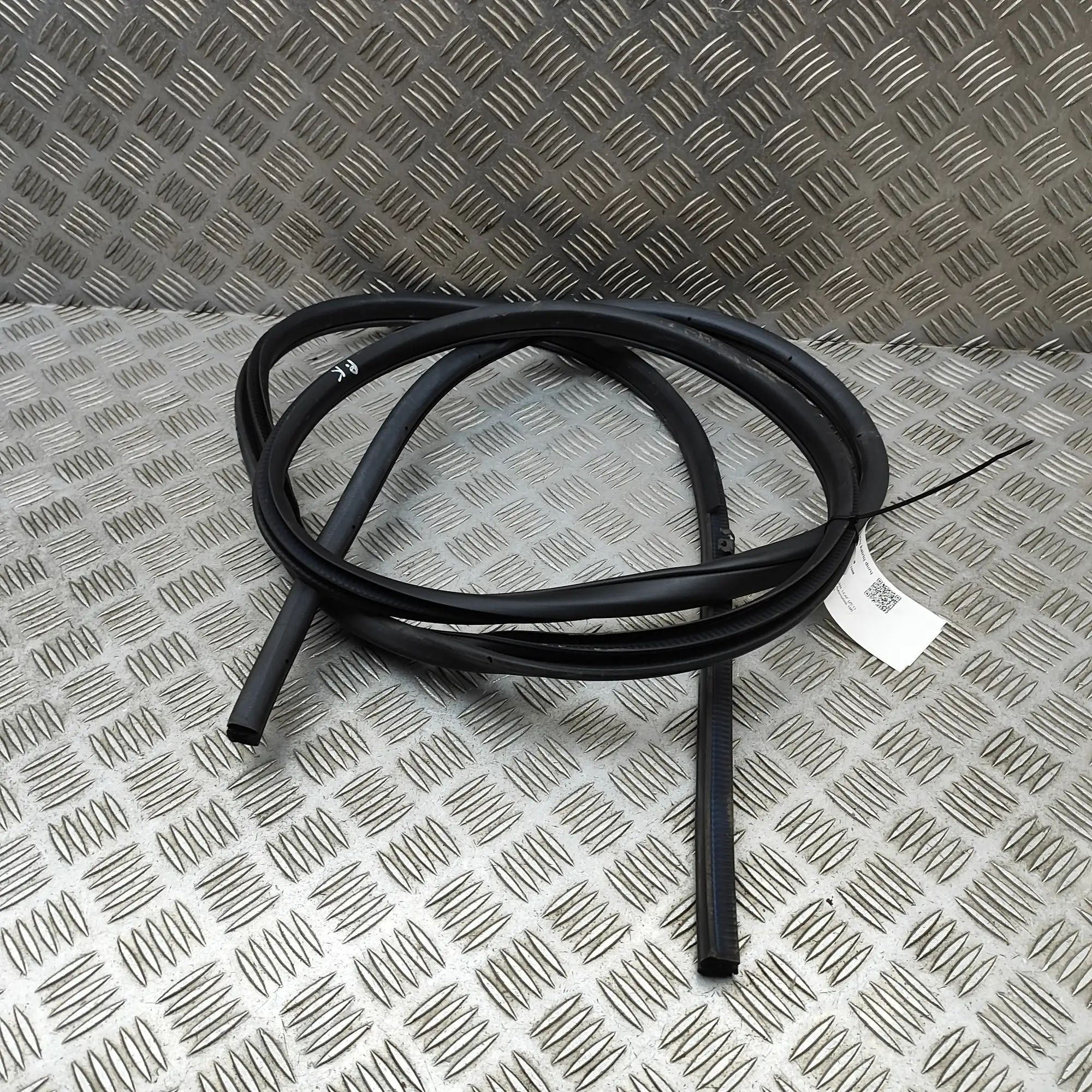 Nissan Leaf Door rubber seal — front left Door rubber seal — front left — NISSAN LEAF (ZE...