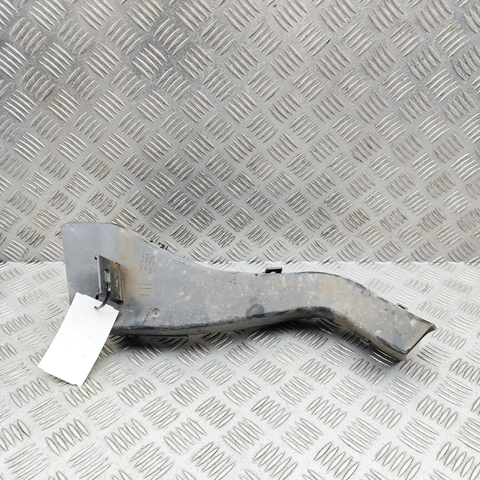 Land Rover Discovery Air Intake Tube Air Intake Tube — LAND ROVER DISCOVERY (V L462)...