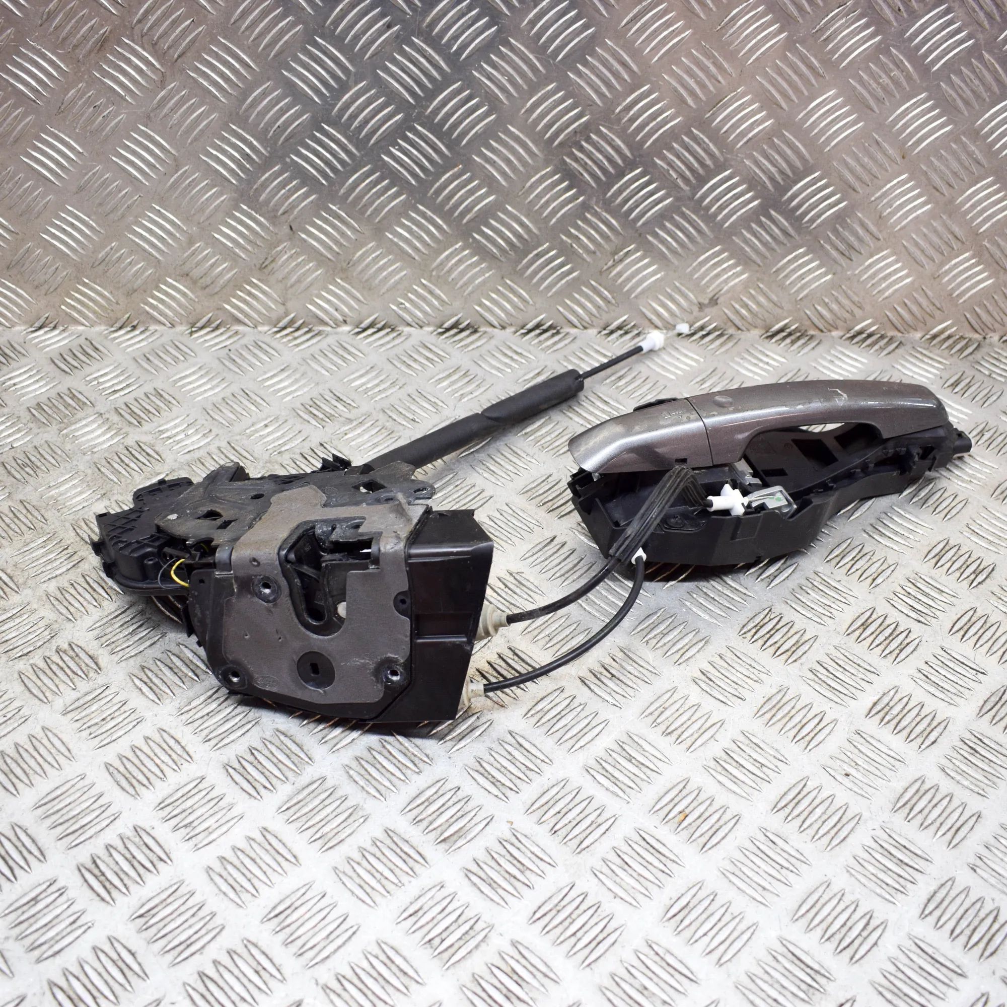 Land Rover Discovery Sport Front Right Door Lock Front Right Door Lock — LAND ROVER DISCOVERY SP...