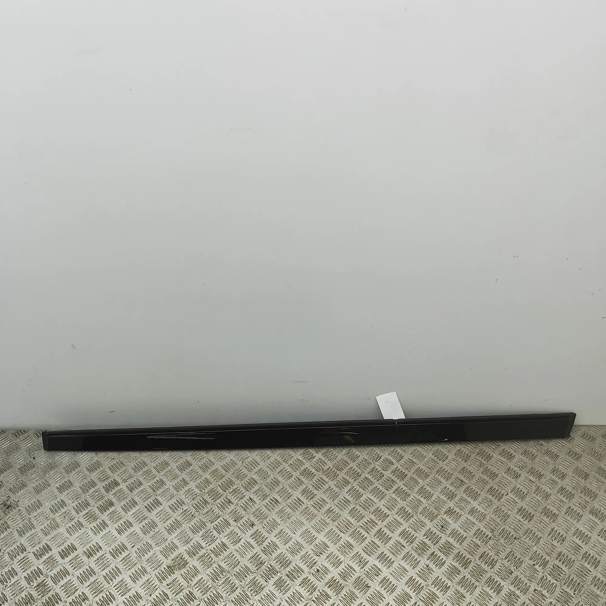 Land Rover Range Rover Sport (L494) Right Side Roof Strip Trim Right Side Roof Strip Trim — LAND ROVER RANGE R...