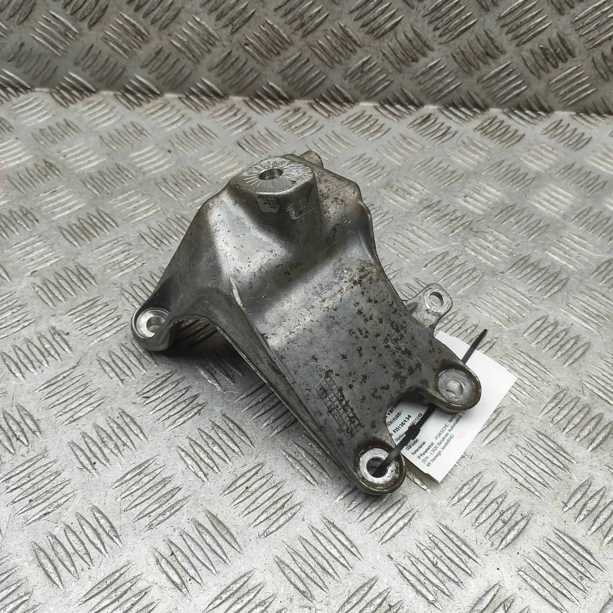 Porsche Macan Right Side Engine Bracket Right Side Engine Bracket — PORSCHE MACAN (DKN)...