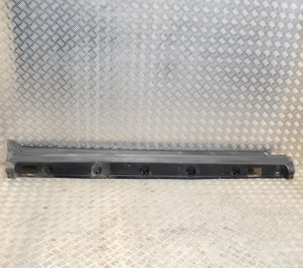 Land Rover Range Rover Right Side Plastic Sideskirt Cover Right Side Plastic Sideskirt Cover — LAND ROVER...