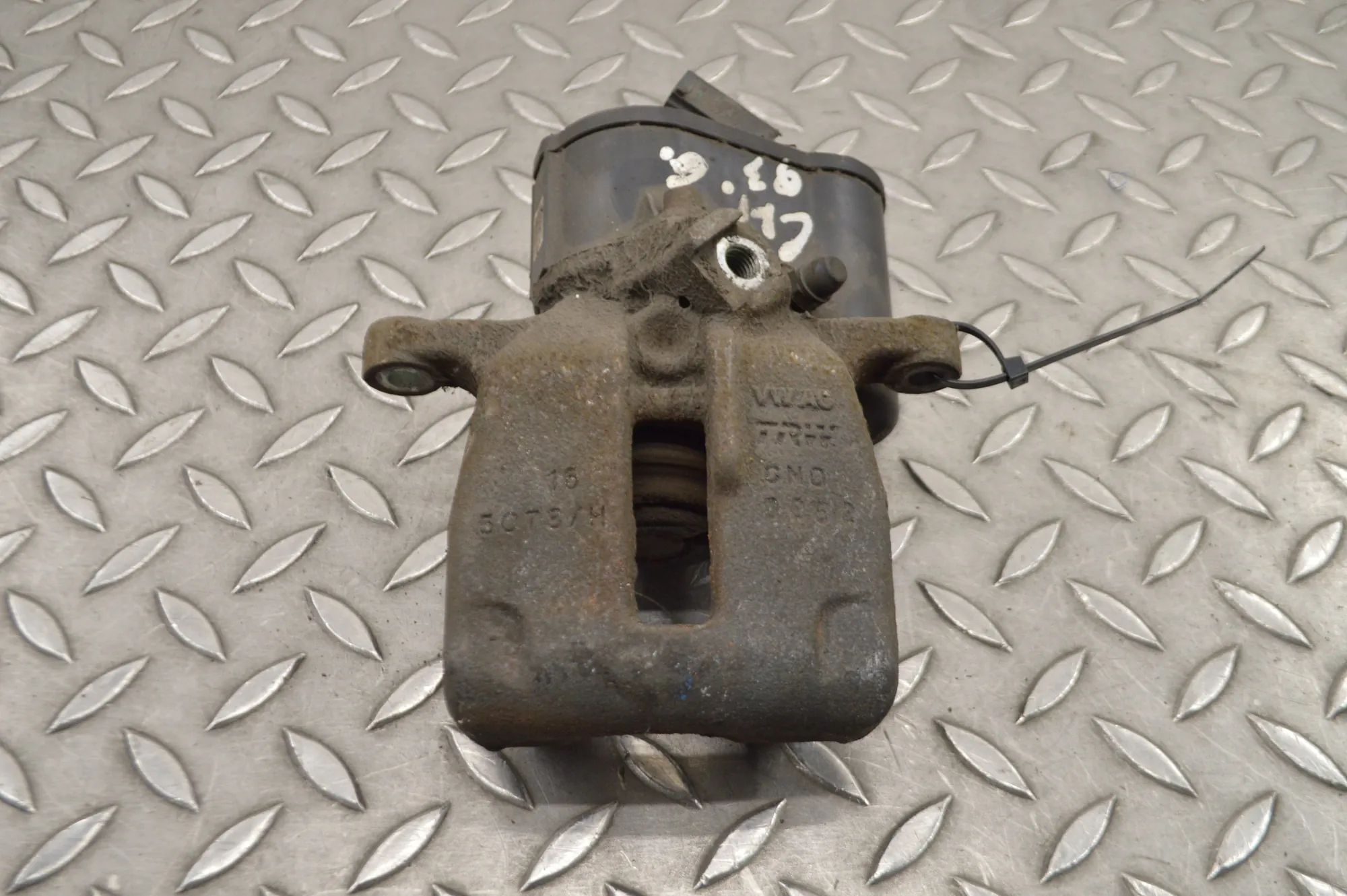 Audi Q3 (8U) Brake caliper — rear right Brake caliper — rear right — AUDI Q3 (8U) (2011...