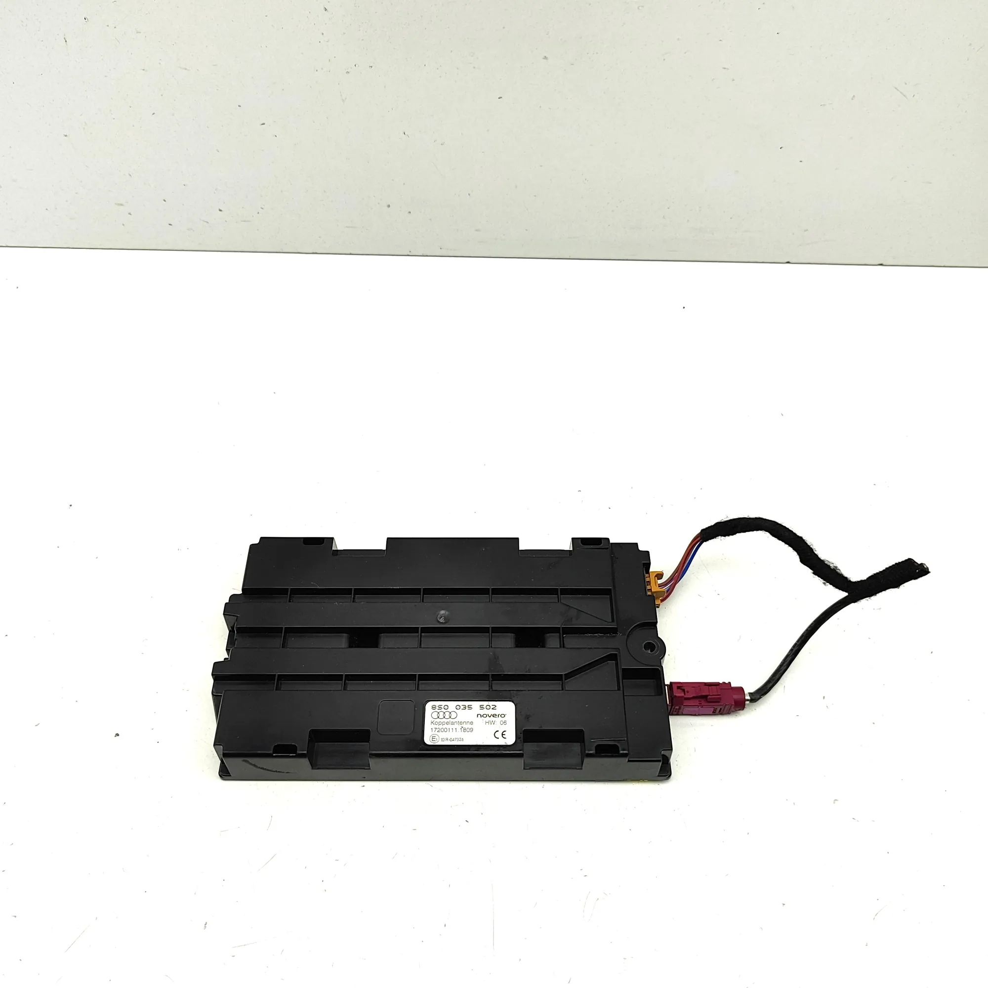Porsche Cayenne Antenna Amplifier Antenna Amplifier — PORSCHE CAYENNE (9Y0/9Y3) (...