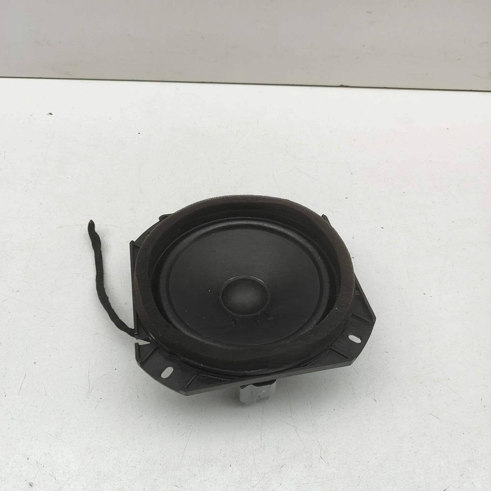Chevrolet Corvette (C7) Front Left Door Speaker Front Left Door Speaker — CHEVROLET CORVETTE (C...