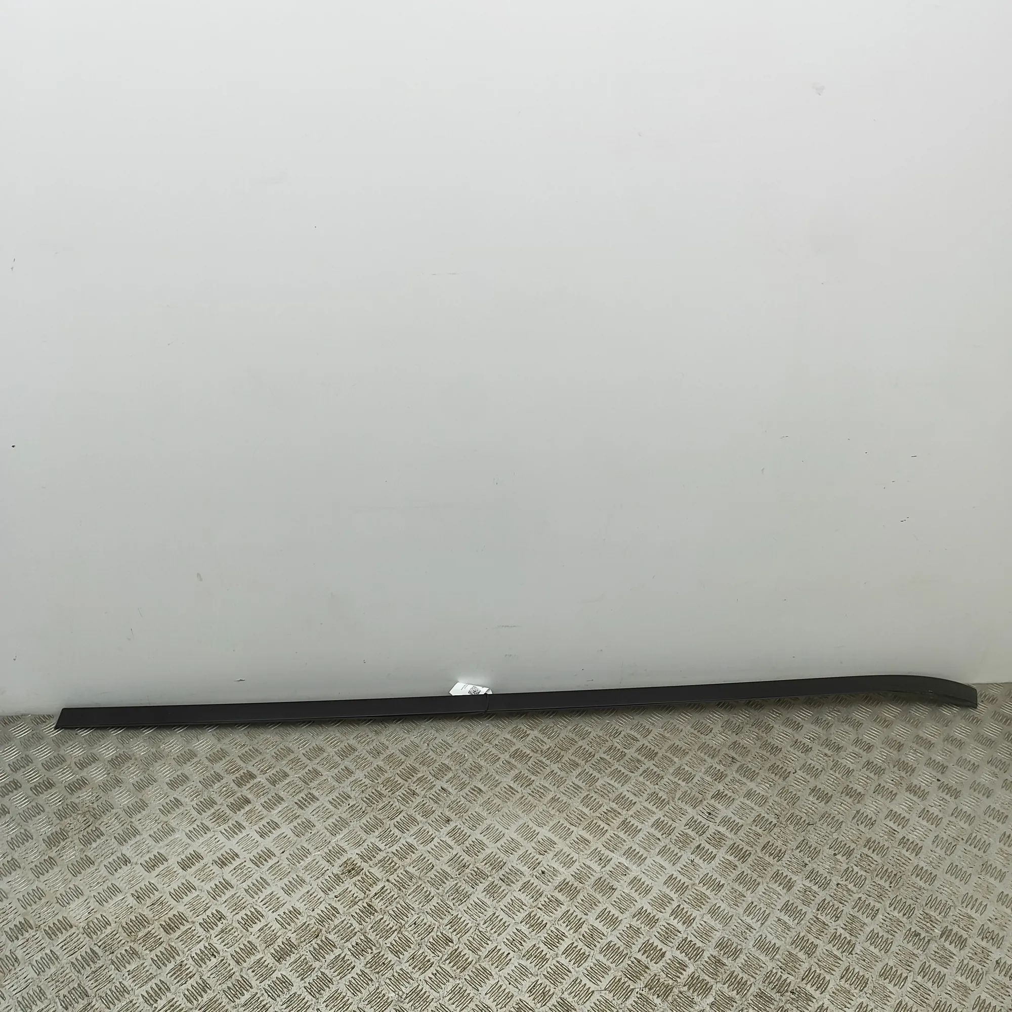 Land Rover Range Rover Sport (L494) Right Side Roof Strip Trim Right Side Roof Strip Trim — LAND ROVER RANGE R...