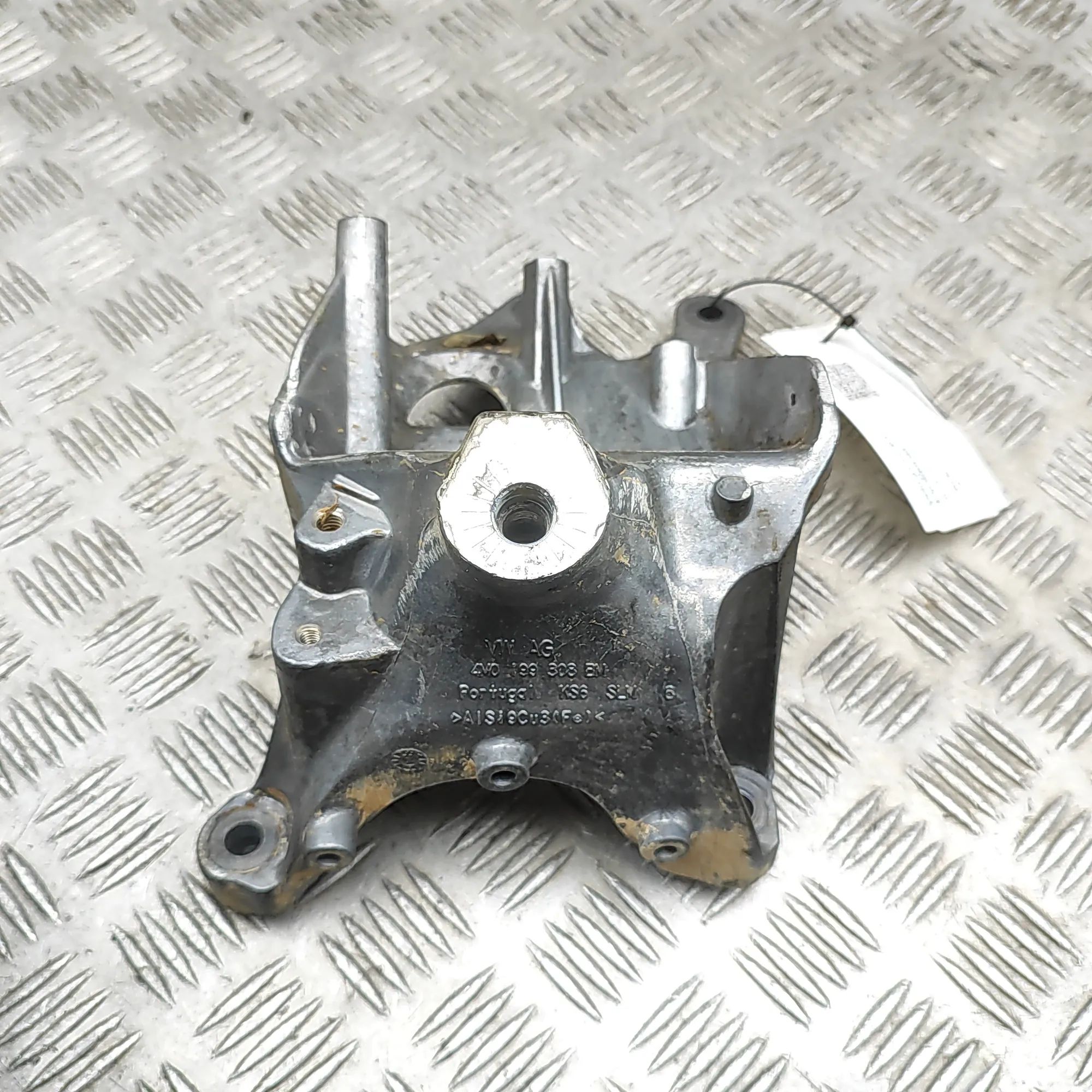 Audi Q8 Right Side Engine Bracket Right Side Engine Bracket — AUDI Q8 (4MN) (2018...