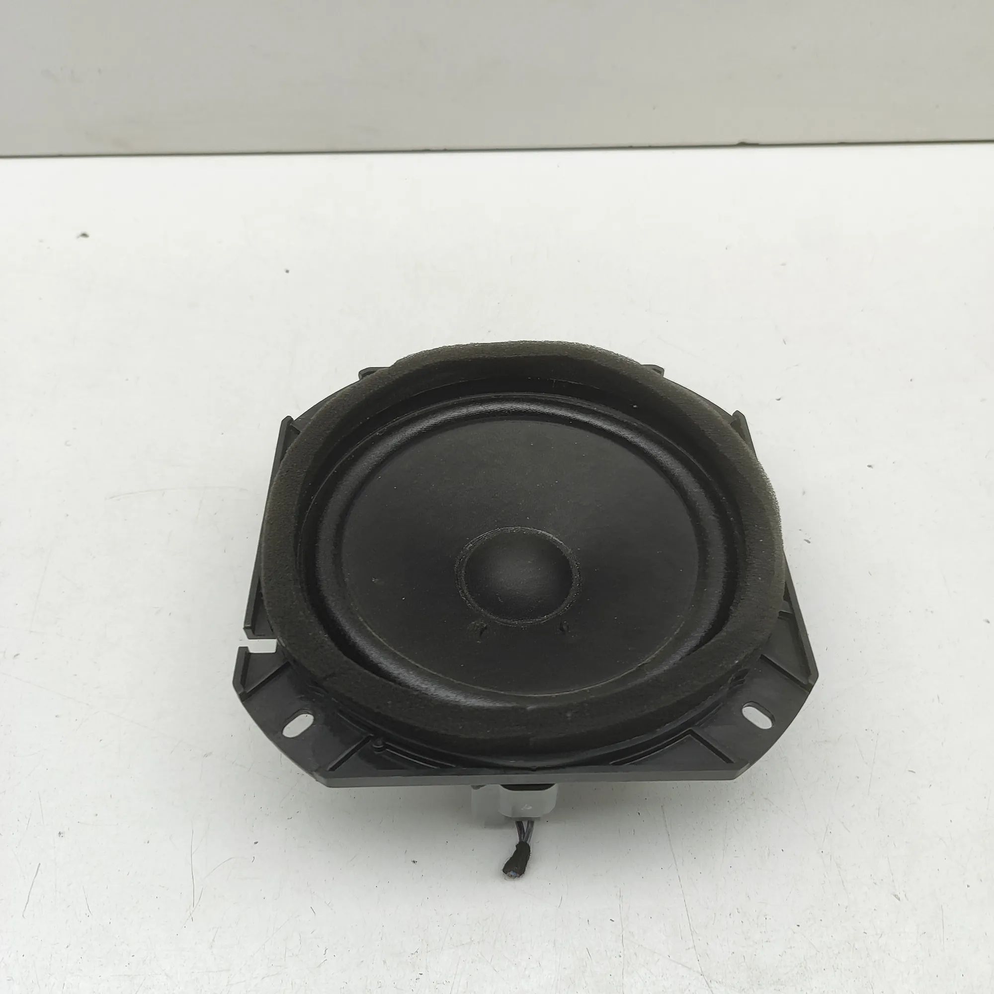 Chevrolet Corvette (C7) Front Right Door Speaker Front Right Door Speaker — CHEVROLET CORVETTE (...