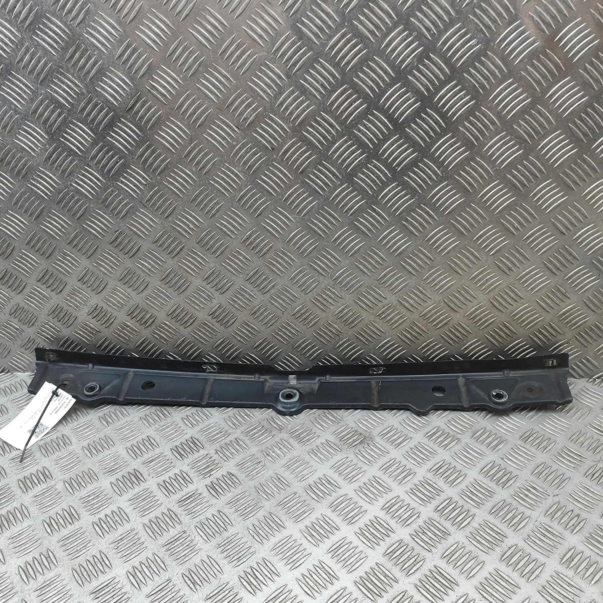 Porsche 911 (997) Rear Bumper Middle Bracket Rear Bumper Middle Bracket — PORSCHE 911 (997) ...
