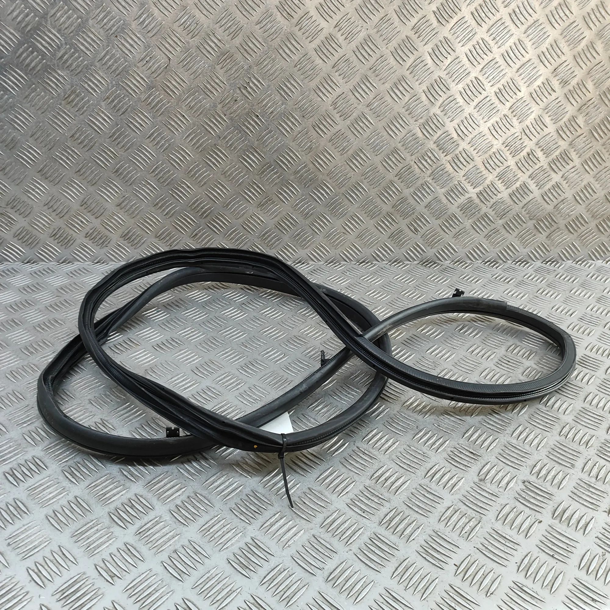 Nissan Ariya Door rubber seal — rear right Door rubber seal — rear right — NISSAN ARIYA (F...