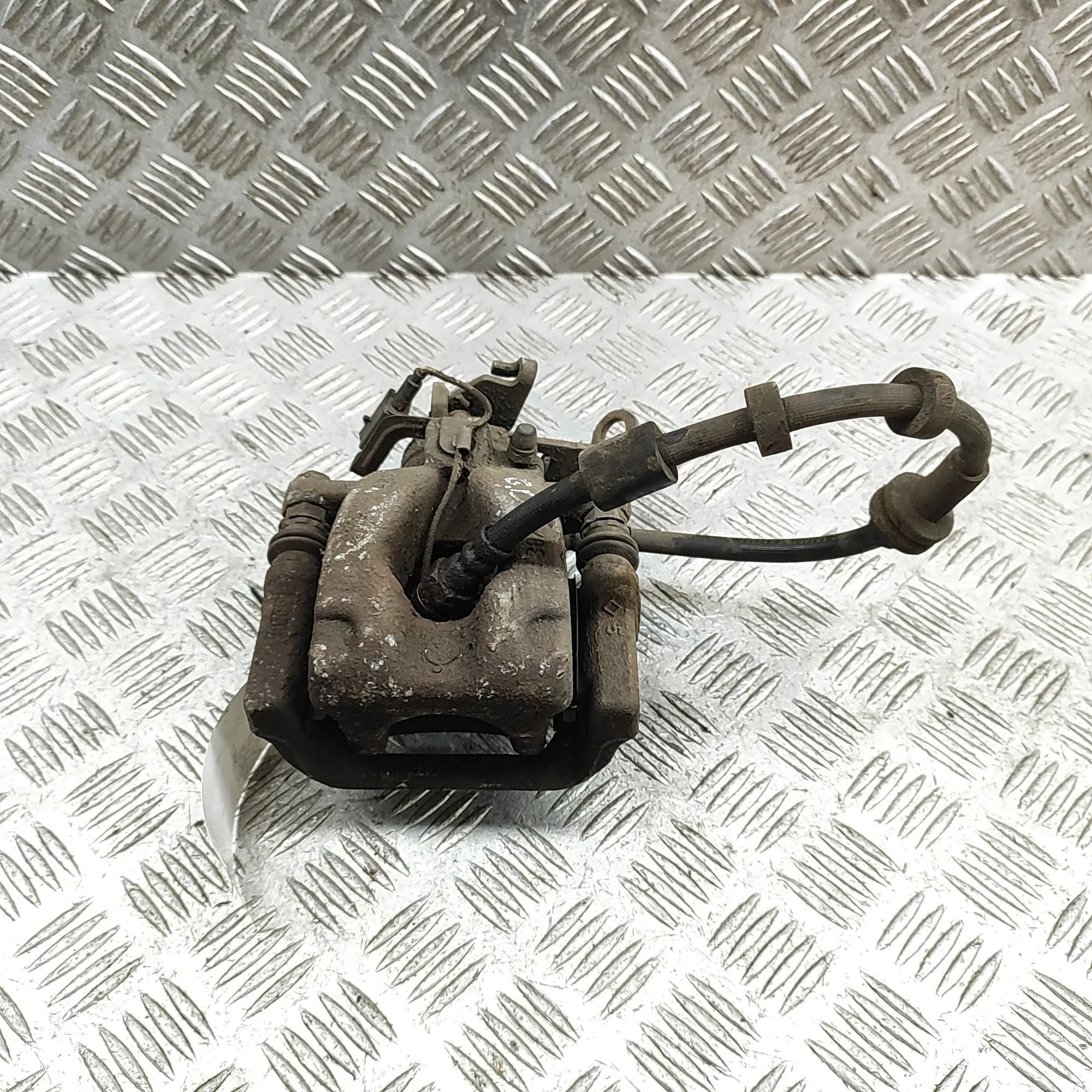 Alfa-Romeo Giulietta (940) Brake caliper — rear right Brake caliper — rear right — ALFA ROMEO GIULIET...