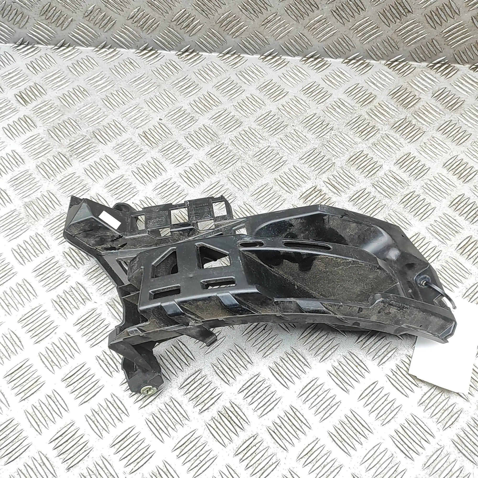 Porsche Macan Rear Left Bumper Bracket Rear Left Bumper Bracket — PORSCHE MACAN (DKN) ...
