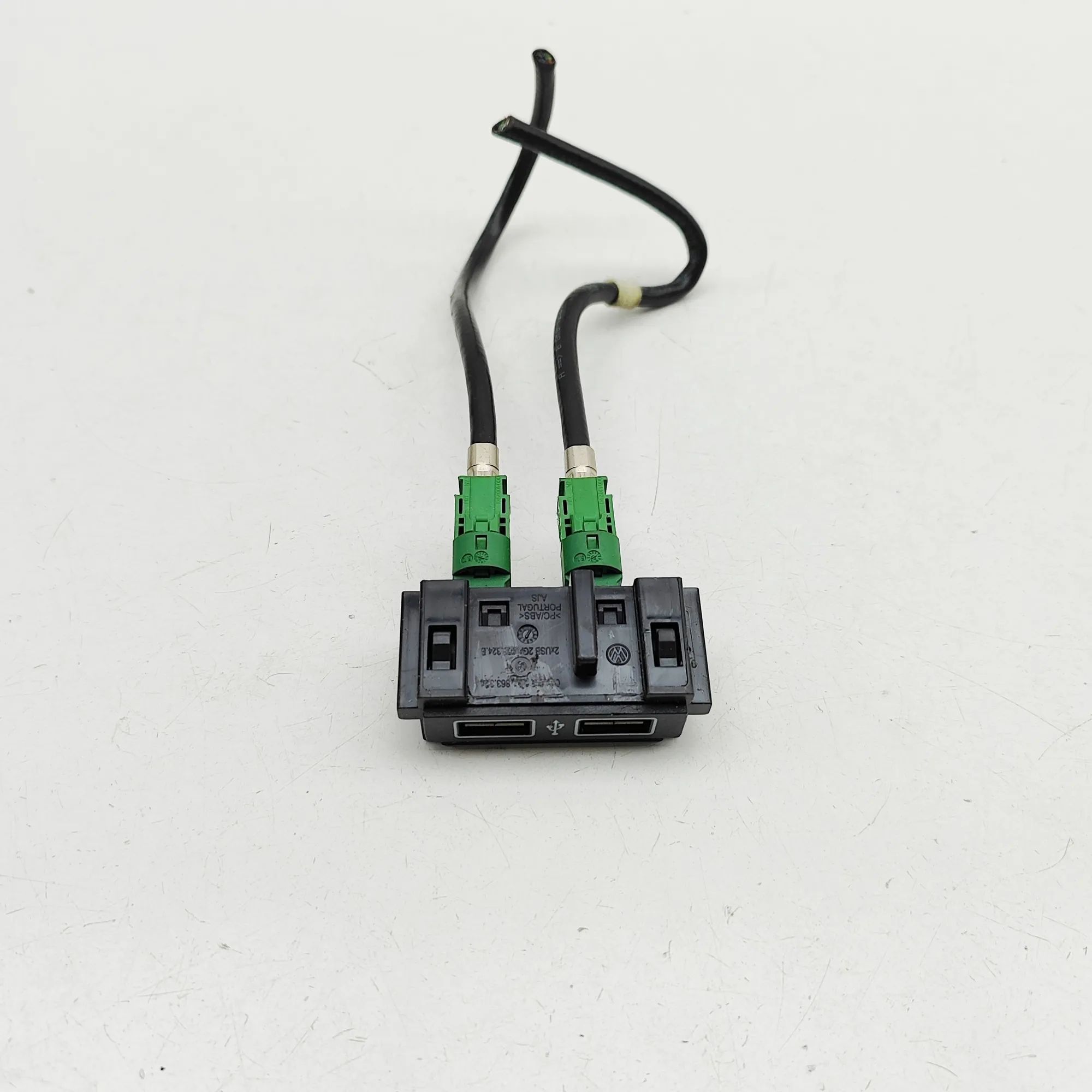 Volkswagen T-Roc USB USB — VW T-ROC (A11) (2017-...) — 2GA863324,2GA...