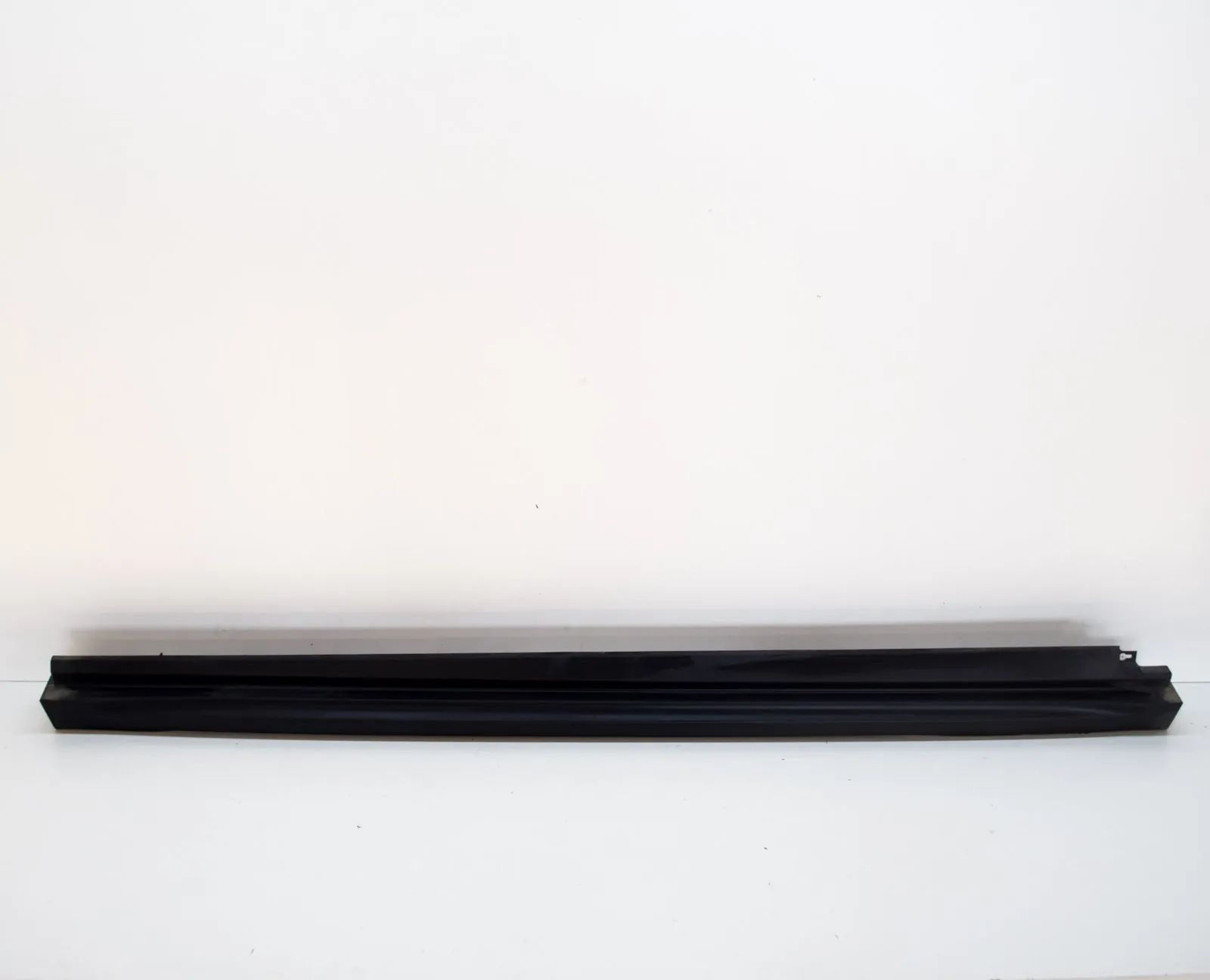 Land Rover Range Rover Evoque Right Side Plastic Sideskirt Cover Right Side Plastic Sideskirt Cover — LAND ROVER...
