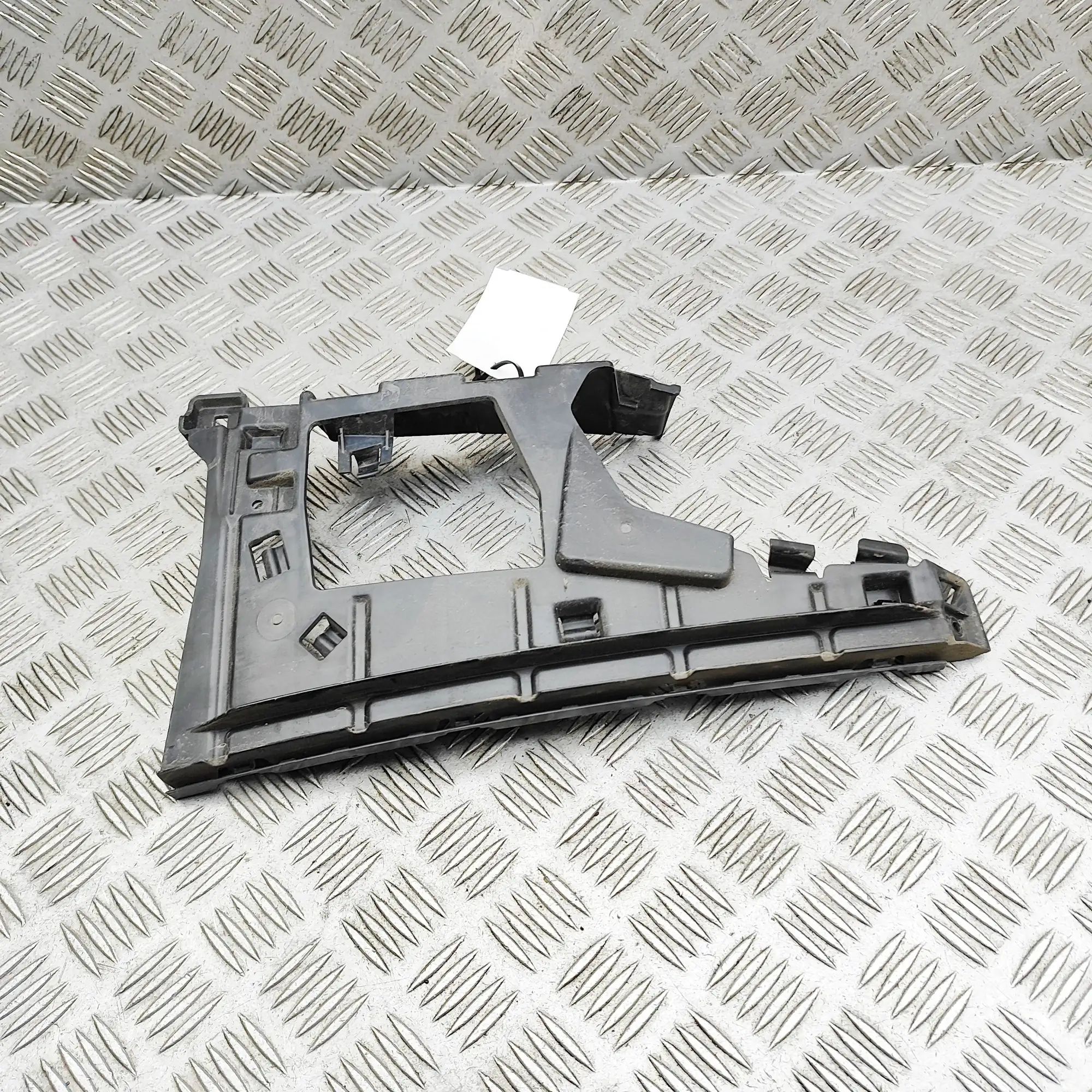 Audi TT (8S) Front Left Bumper Bracket Front Left Bumper Bracket — AUDI TT (FV3) (2014...