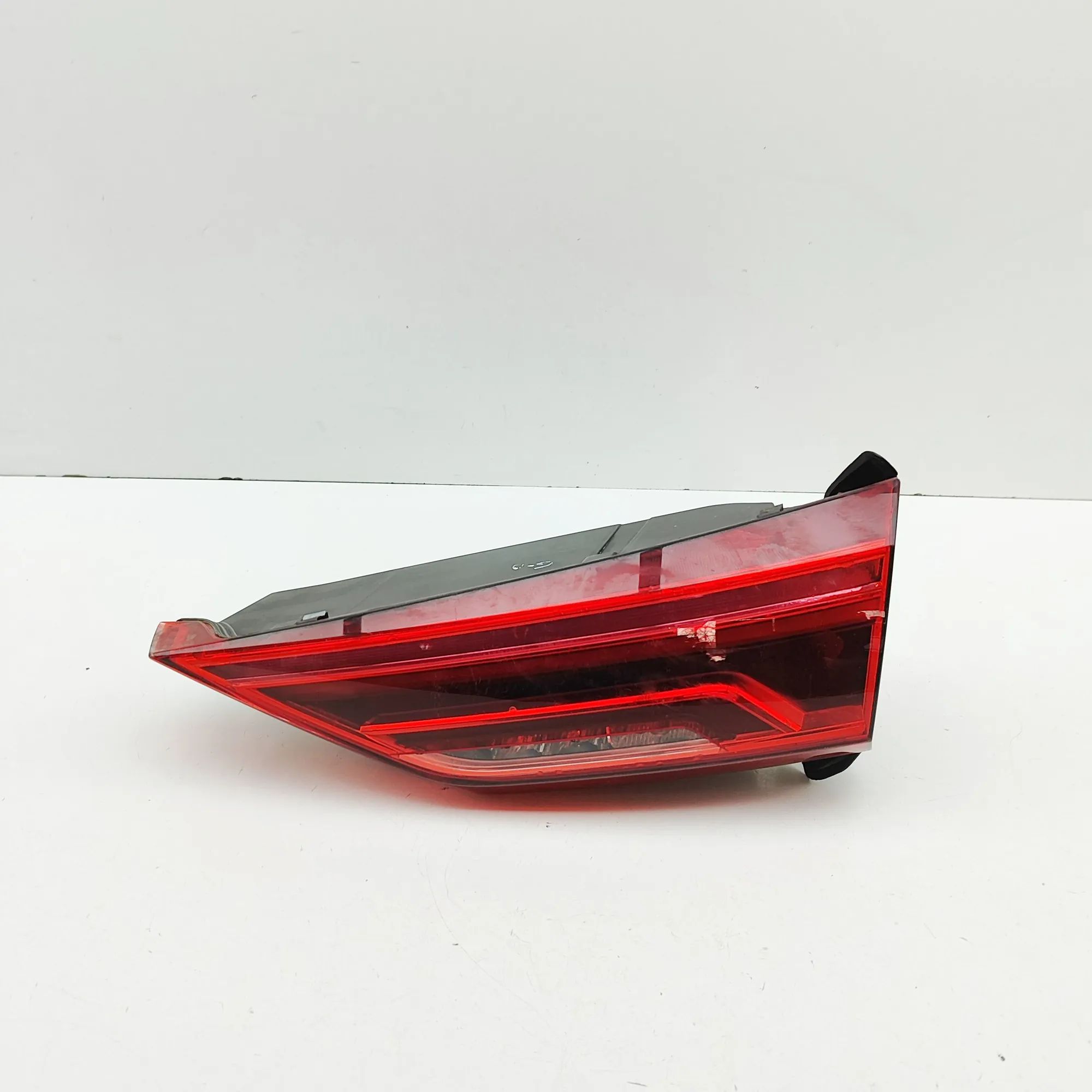 Audi Q3 (F3) Right Side Tailgate Tail Light Right Side Tailgate Tail Light — AUDI Q3 (F3) (...