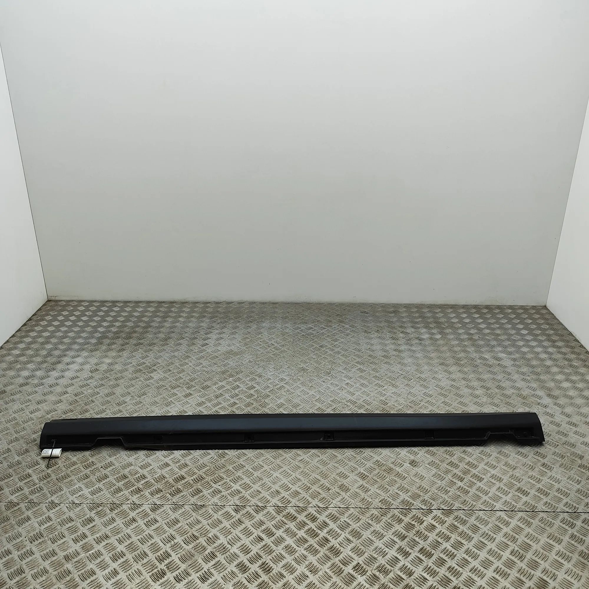 Land Rover Range Rover Evoque Left Side Plastic Sideskirt Cover Left Side Plastic Sideskirt Cover — LAND ROVER ...