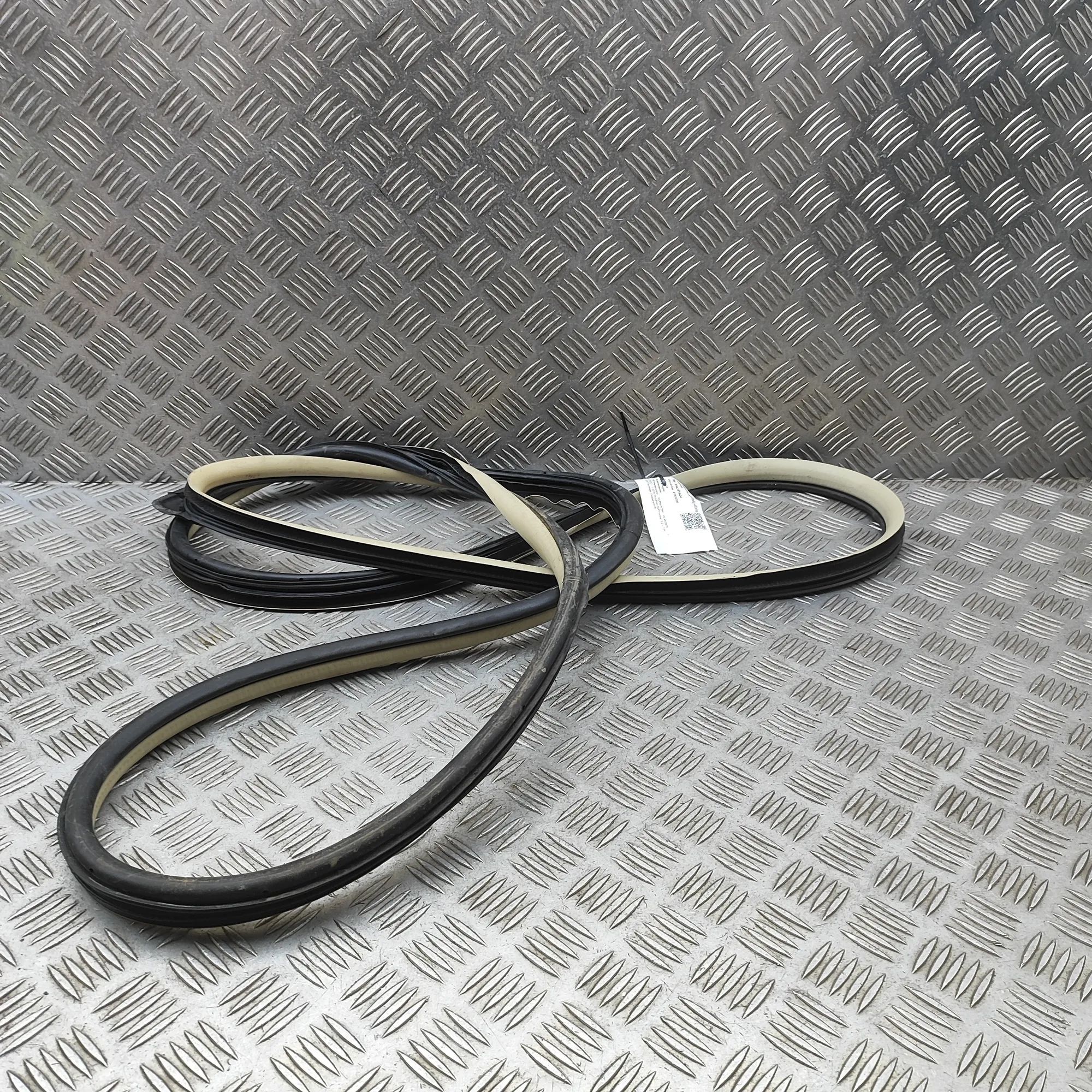 Ssangyong Rexton Door rubber seal — front right Door rubber seal — front right — SSANGYONG REXT...