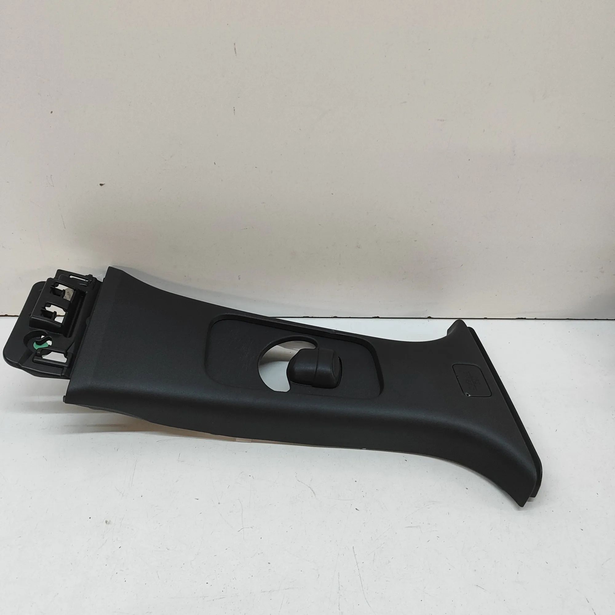 Nissan Ariya B-pillar trim — right B-pillar trim — right — NISSAN ARIYA (FE0) (202...