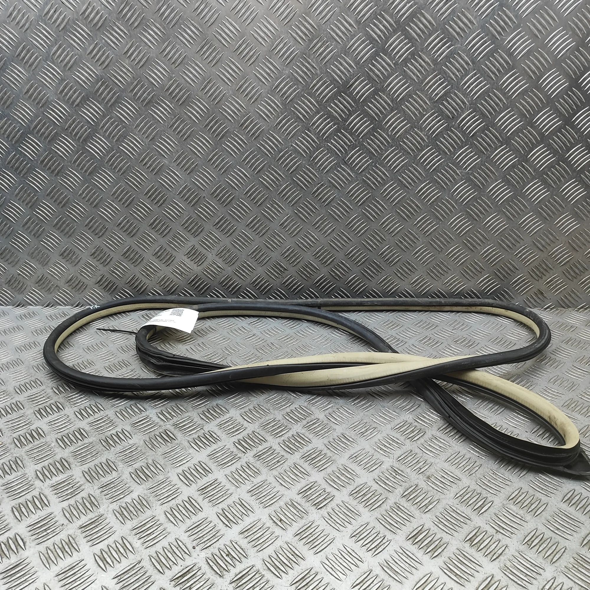 Ssangyong Rexton Door rubber seal — front left Door rubber seal — front left — SSANGYONG REXTO...