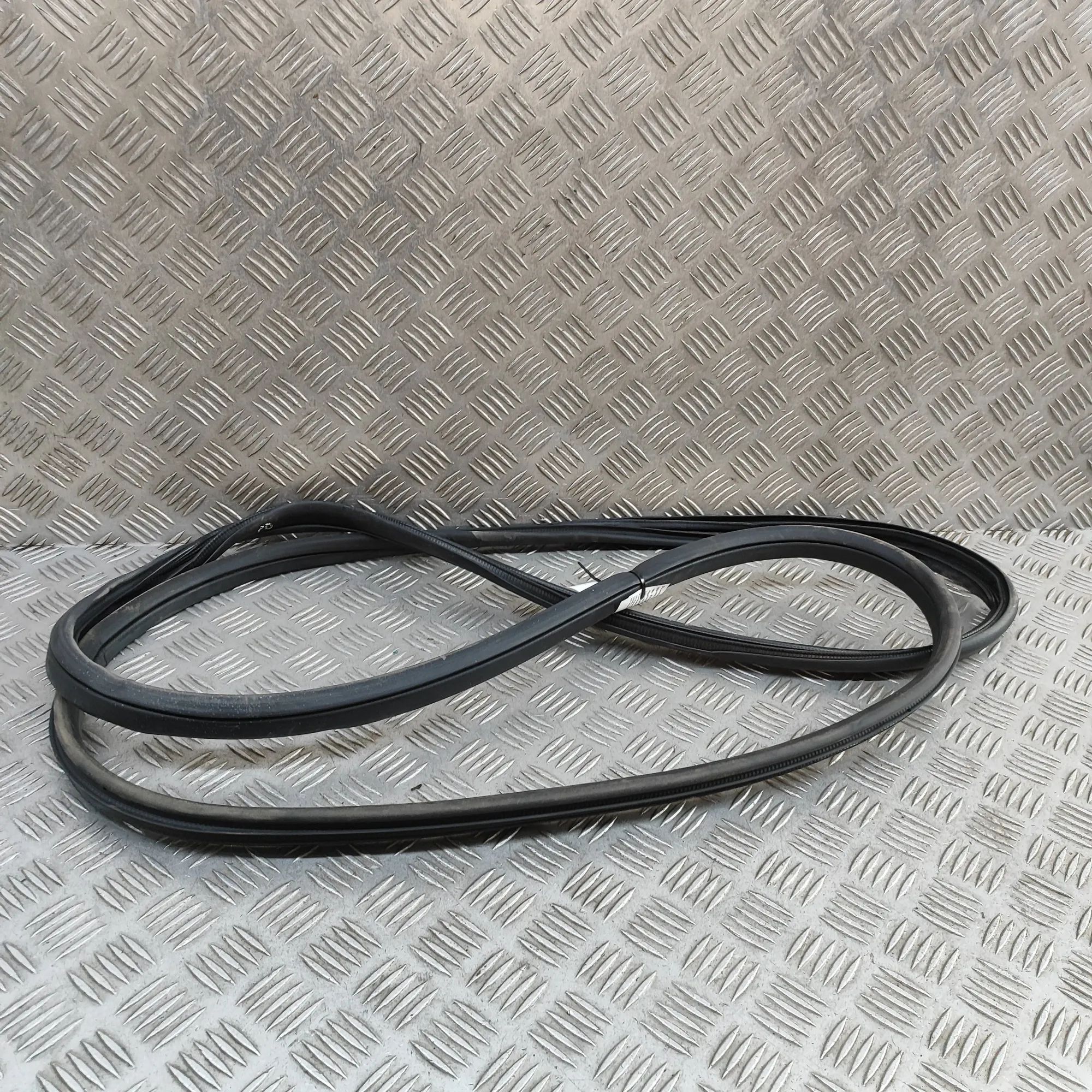 Nissan Ariya Door rubber seal — front right Door rubber seal — front right — NISSAN ARIYA (...