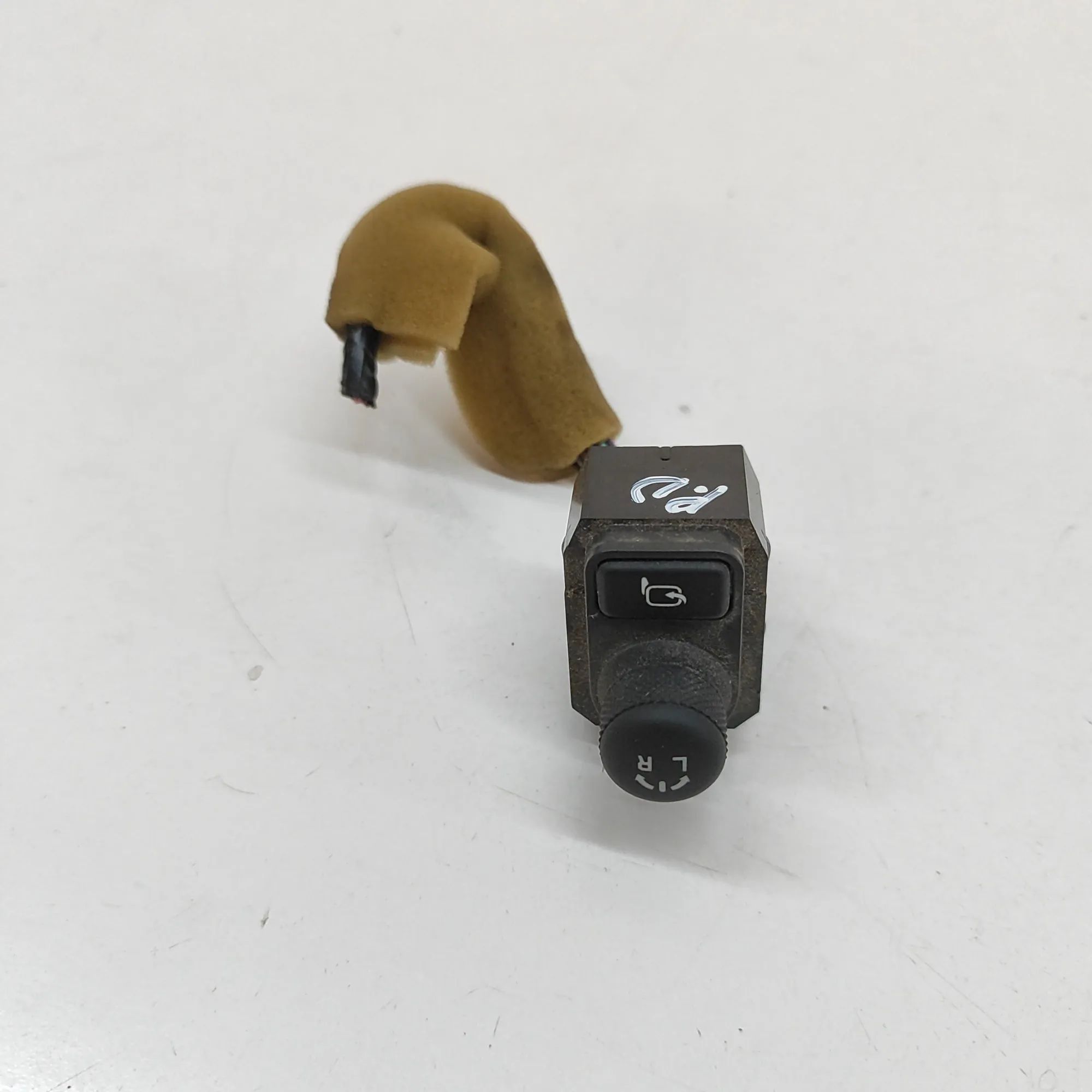 Suzuki Grand Vitara Mirror Adjustment Switch Mirror Adjustment Switch — SUZUKI VITARA (LY) (...