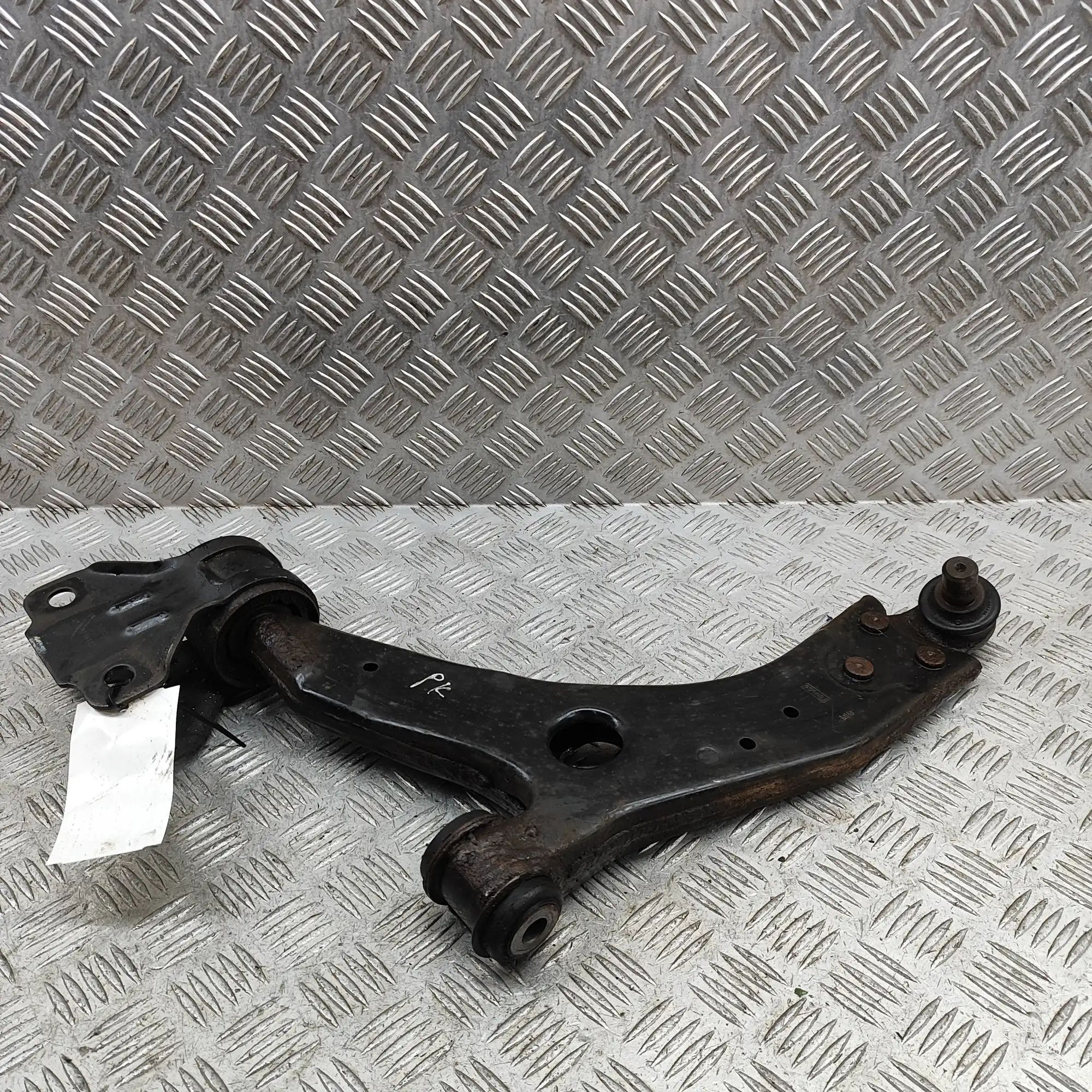 Ford Focus Front Left Lower Control Arm Front Left Lower Control Arm — FORD FOCUS (III)...
