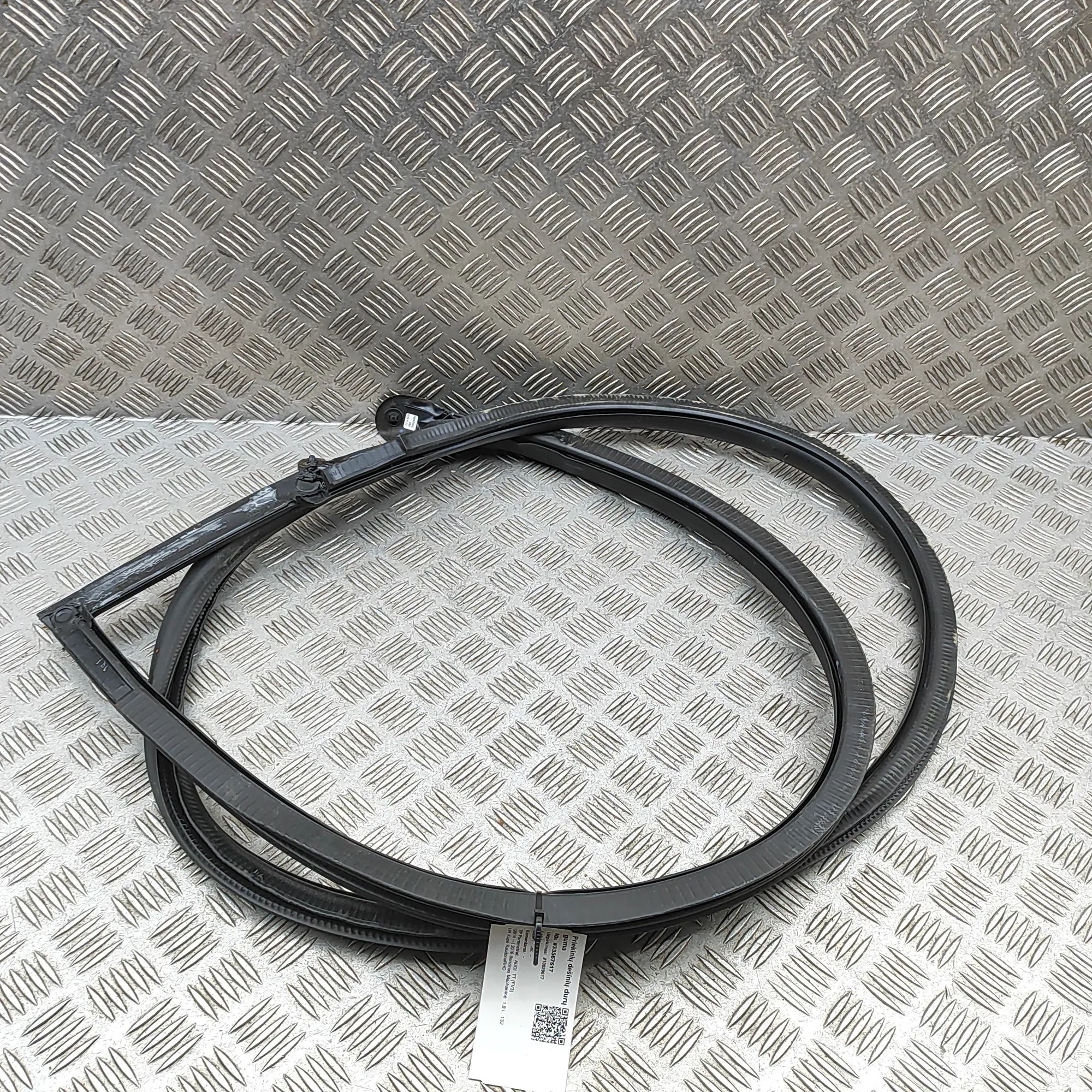 Audi TT (8S) Door rubber seal — front right Door rubber seal — front right — AUDI TT (FV3) ...