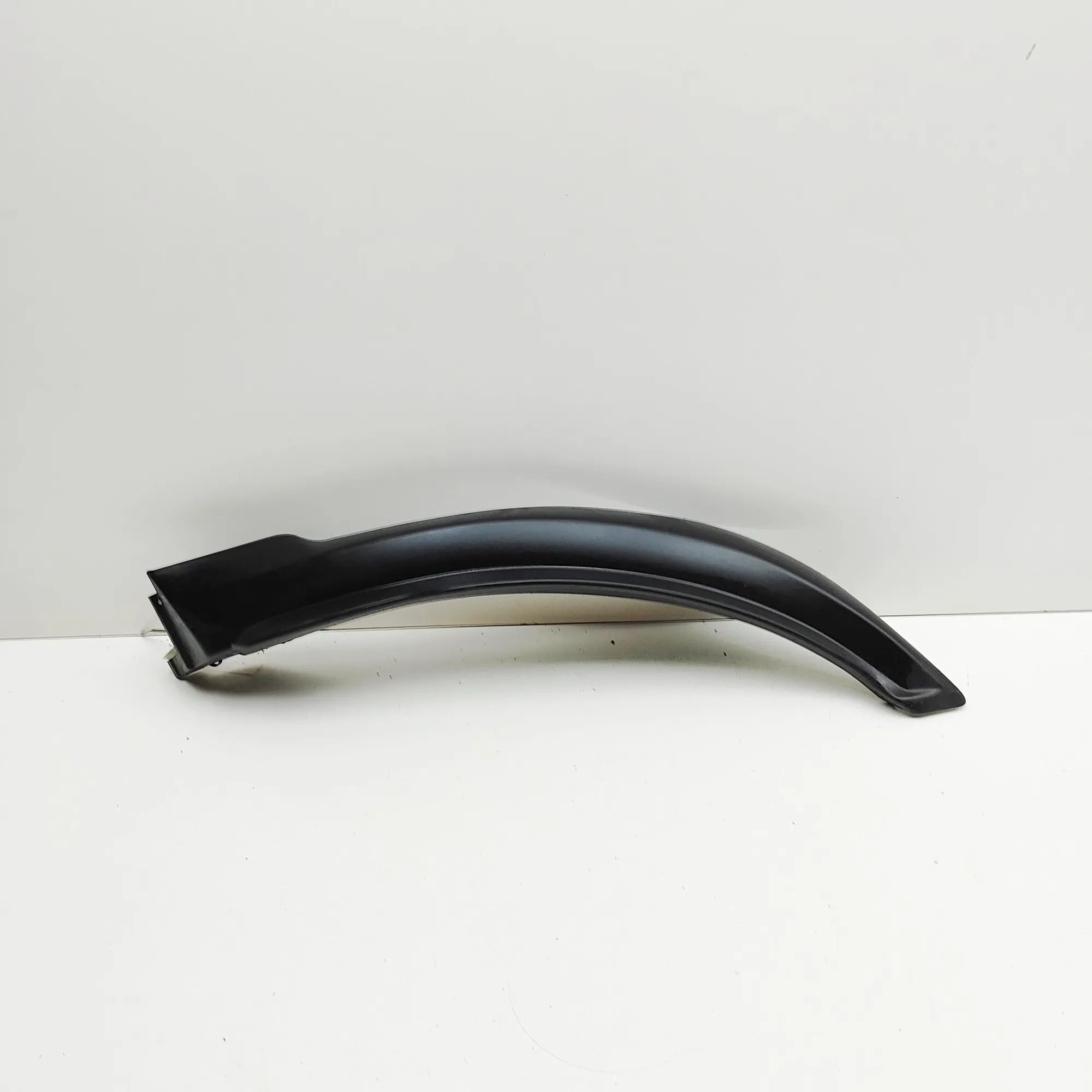 Land Rover Range Rover Evoque Fender moulding — rear left Fender moulding — rear left — LAND ROVER RANGE ...