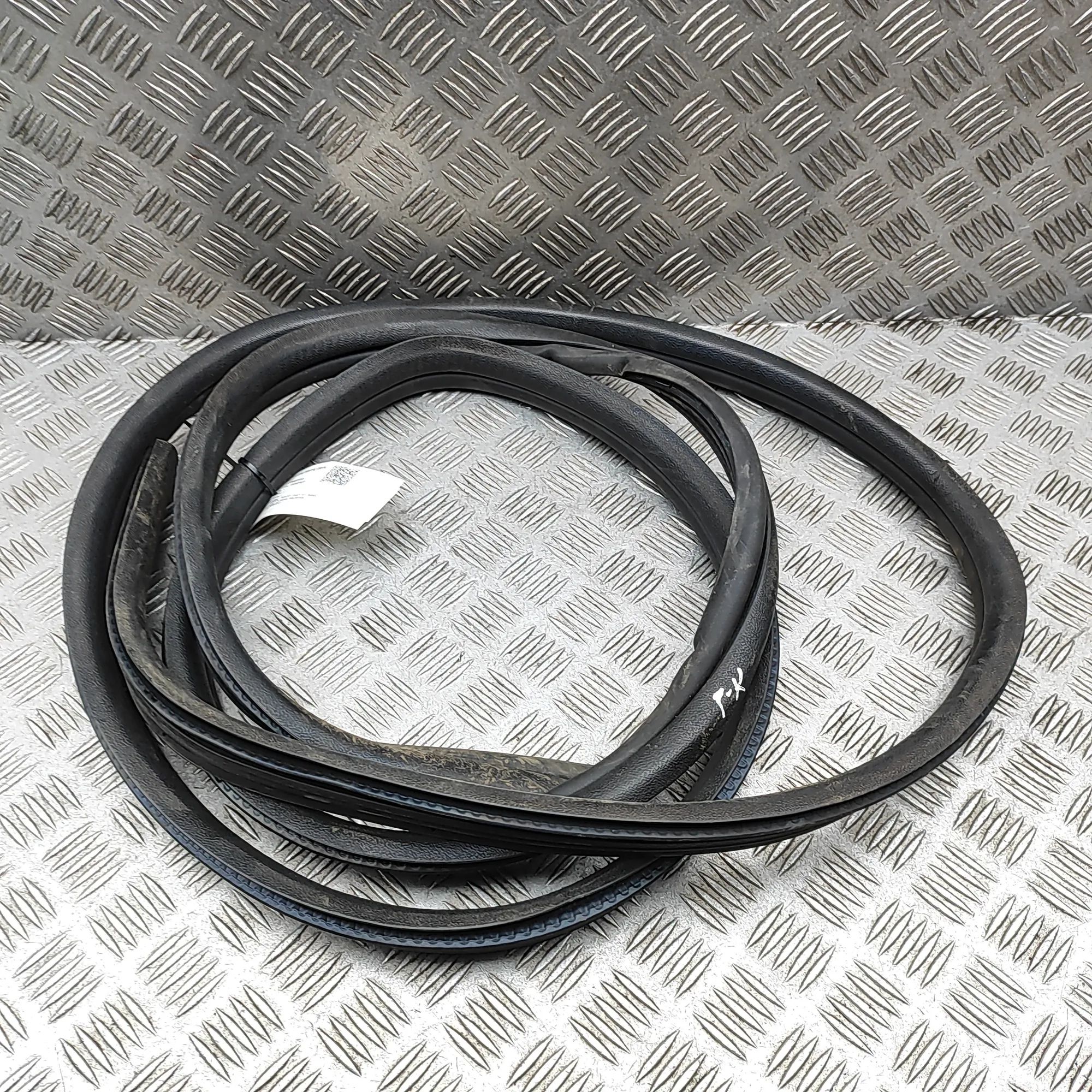Iveco Daily Door rubber seal — front left Door rubber seal — front left — IVECO DAILY (VI...